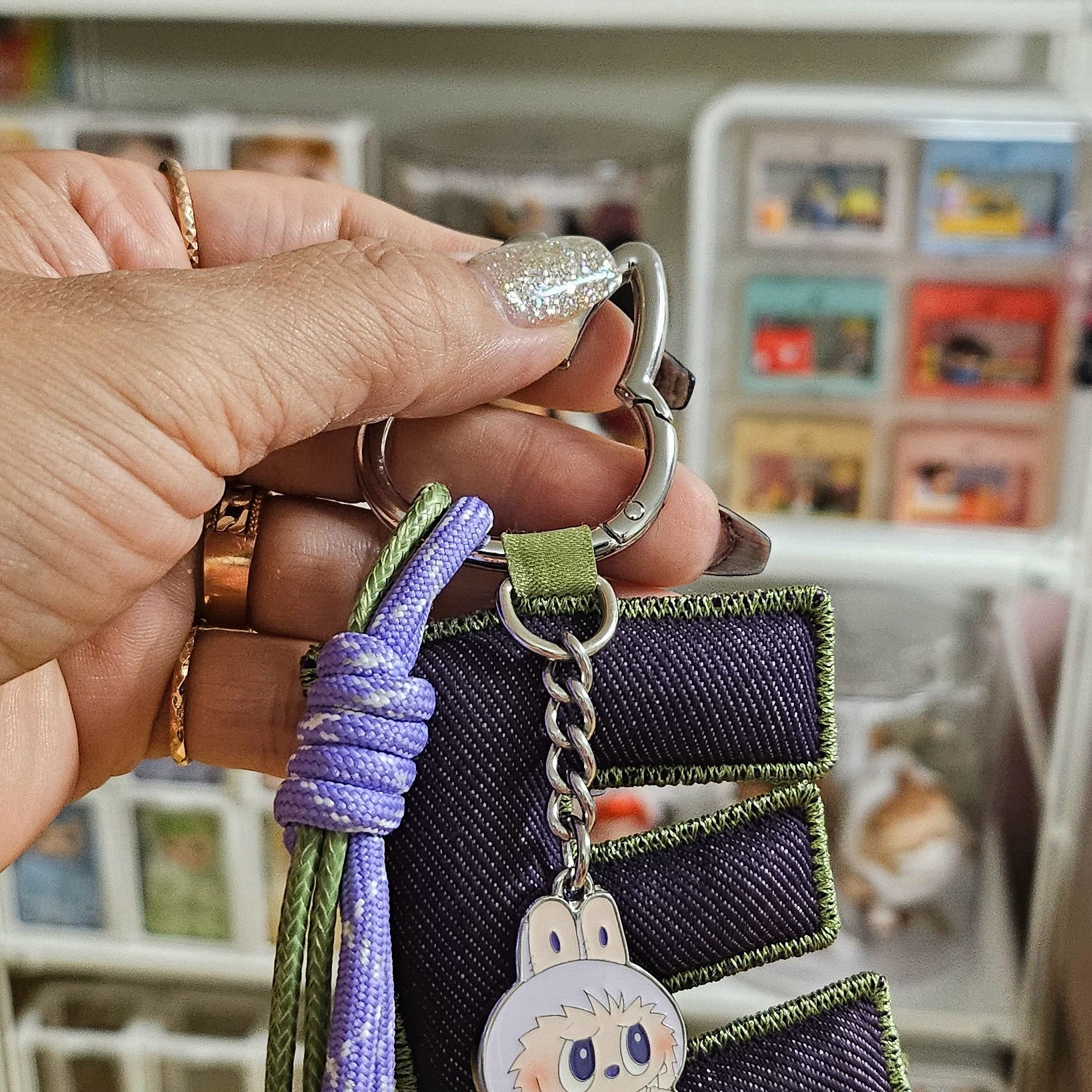 Pop Mart Labubu The Monsters Pin For Love Series - Letter Pendant (A-M) E (Opened Case) 착용 스타일 - 2