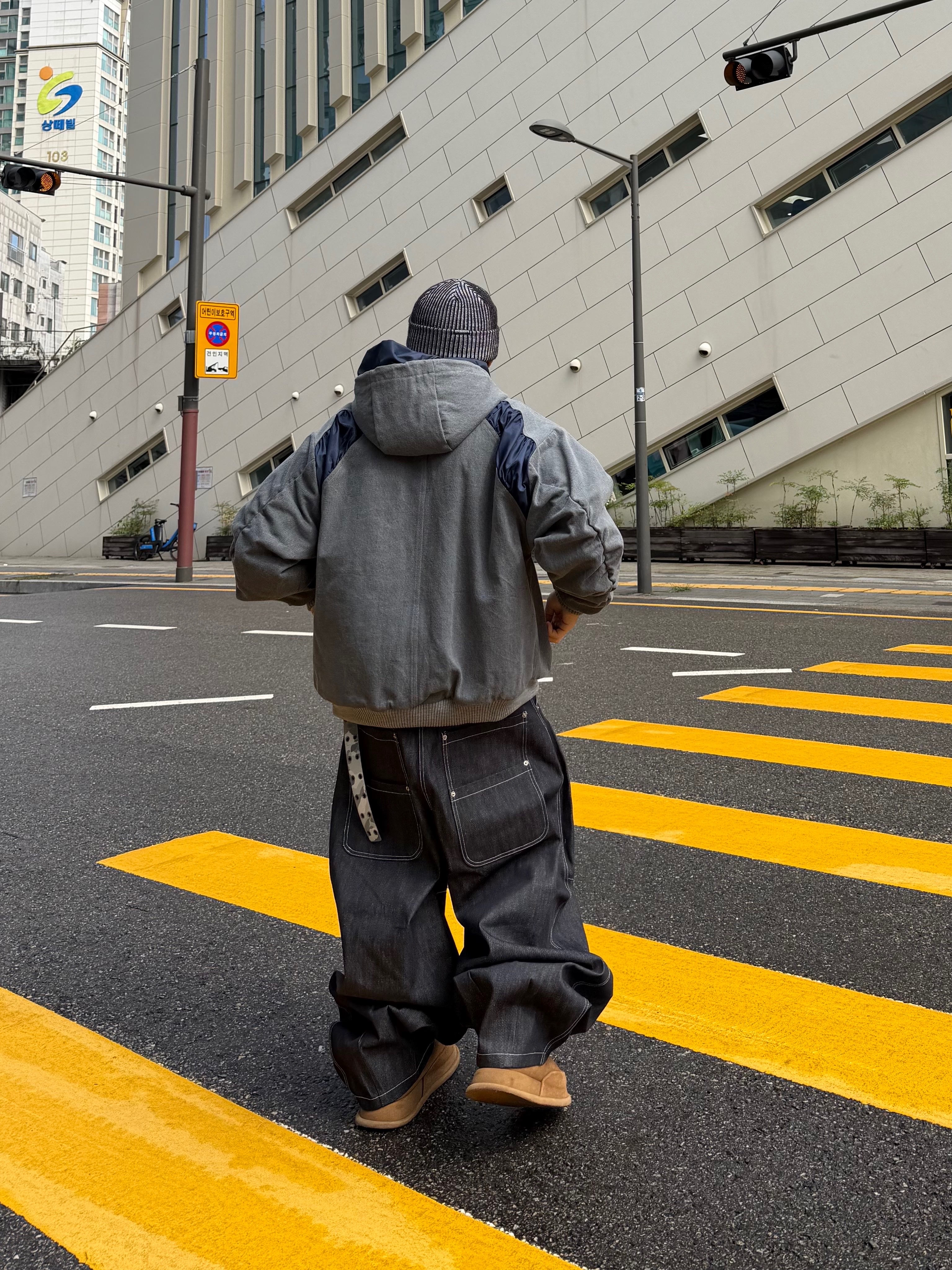 DEFGARMENTS Label Point Rib Beanie Black, Mistake Project Toboo Brown 착용 스타일 - 2