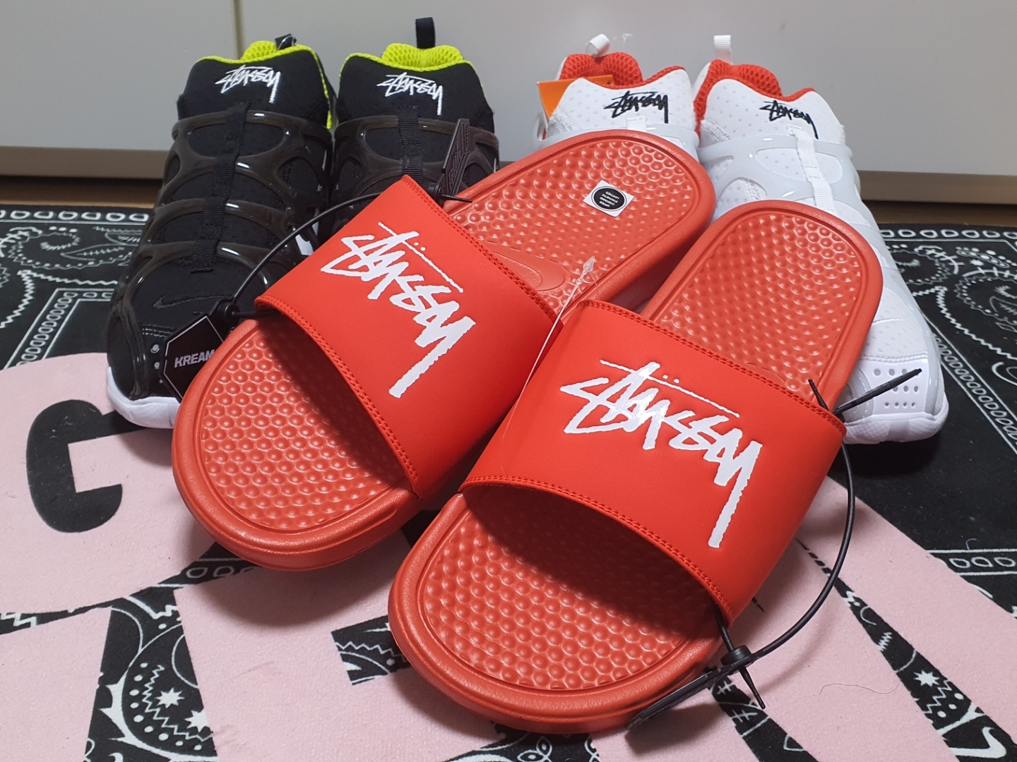 Nike x Stussy Air Zoom Spiridon Kukini White, Nike x Stussy Air Zoom Spiridon Kukini Black 착용 스타일