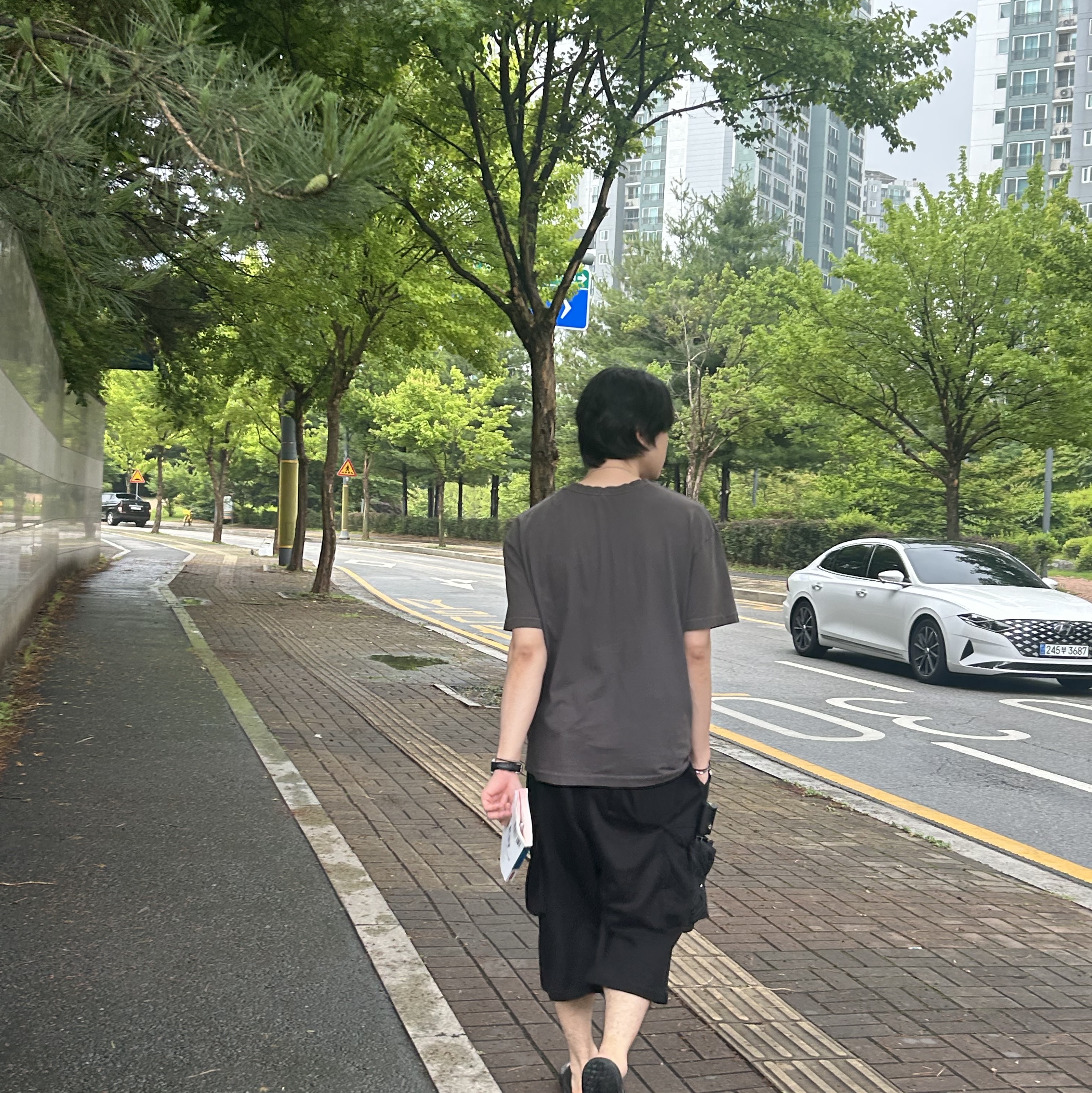 Polyteru 1011 1/2 Graphic T Shirt 'Cross Tee' Washed Charcoal Brown 착용 스타일