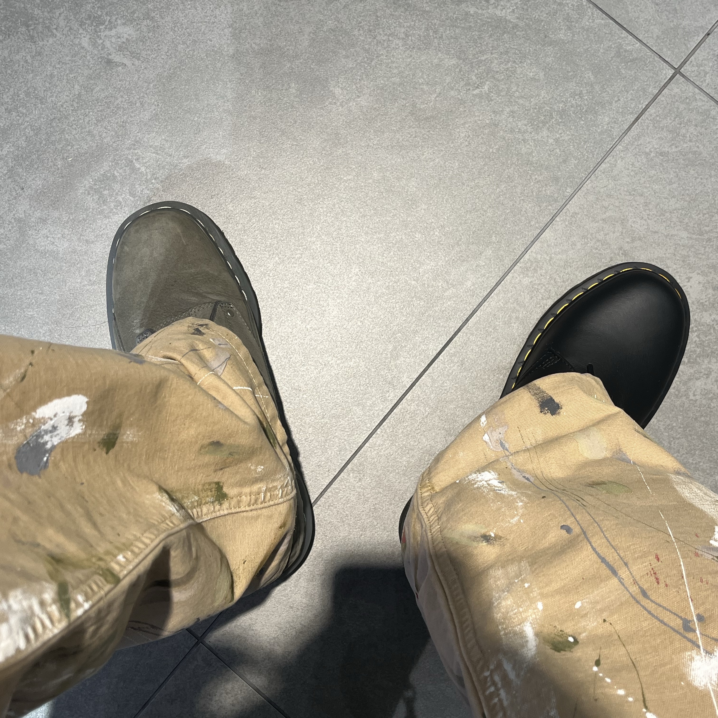 Dr. Martens x A-Cold-Wall 1461 Bex Low Mid Grey, Supreme Pigment S Logo 6-Panel Chocolate Chip Camo - 24FW 착용 스타일 - 2