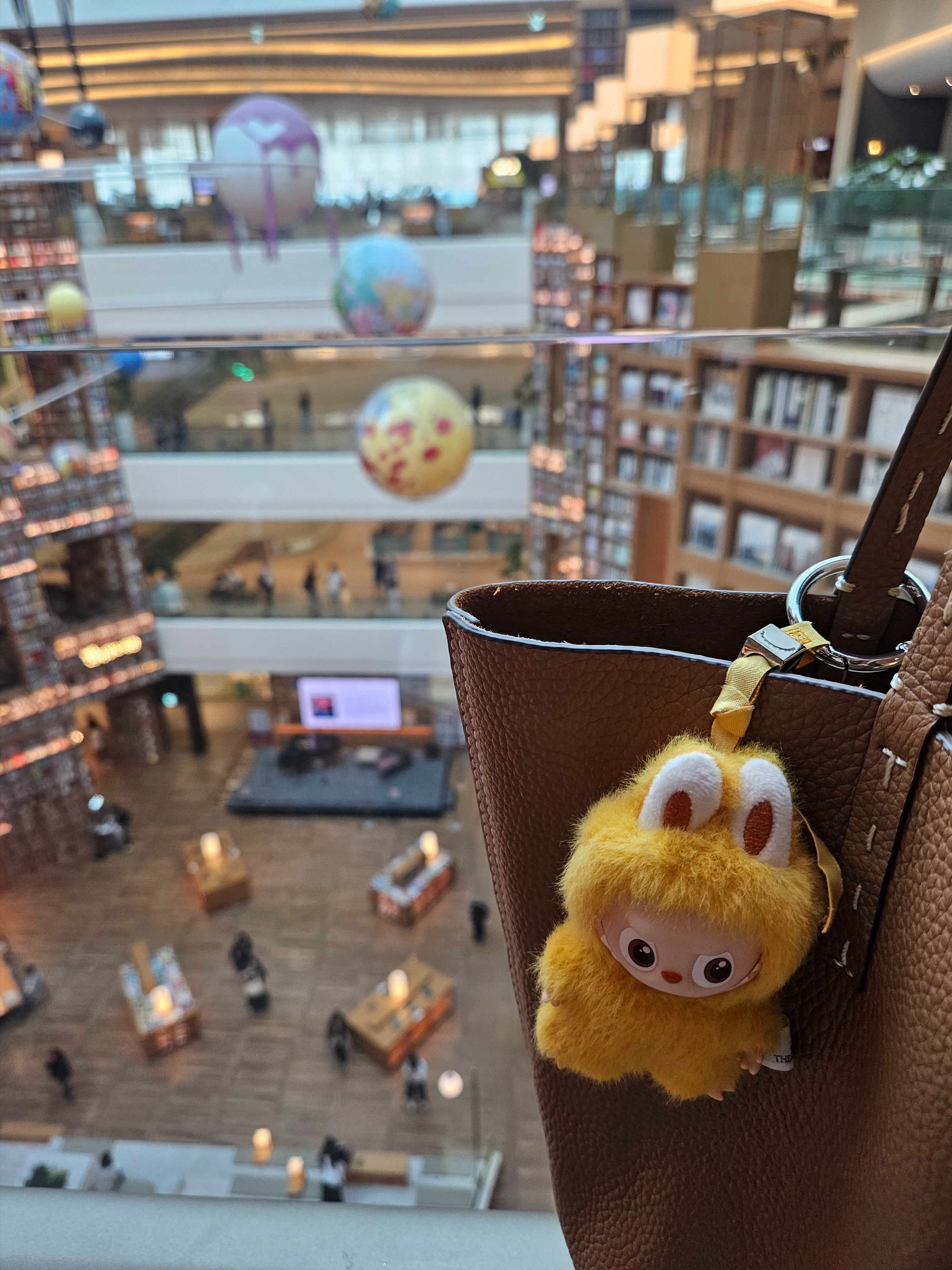 Pop Mart Labubu The Monsters Pin For Love Series Vinyl Plush Pendant (N-Z) Y (Opened Case) 착용 스타일