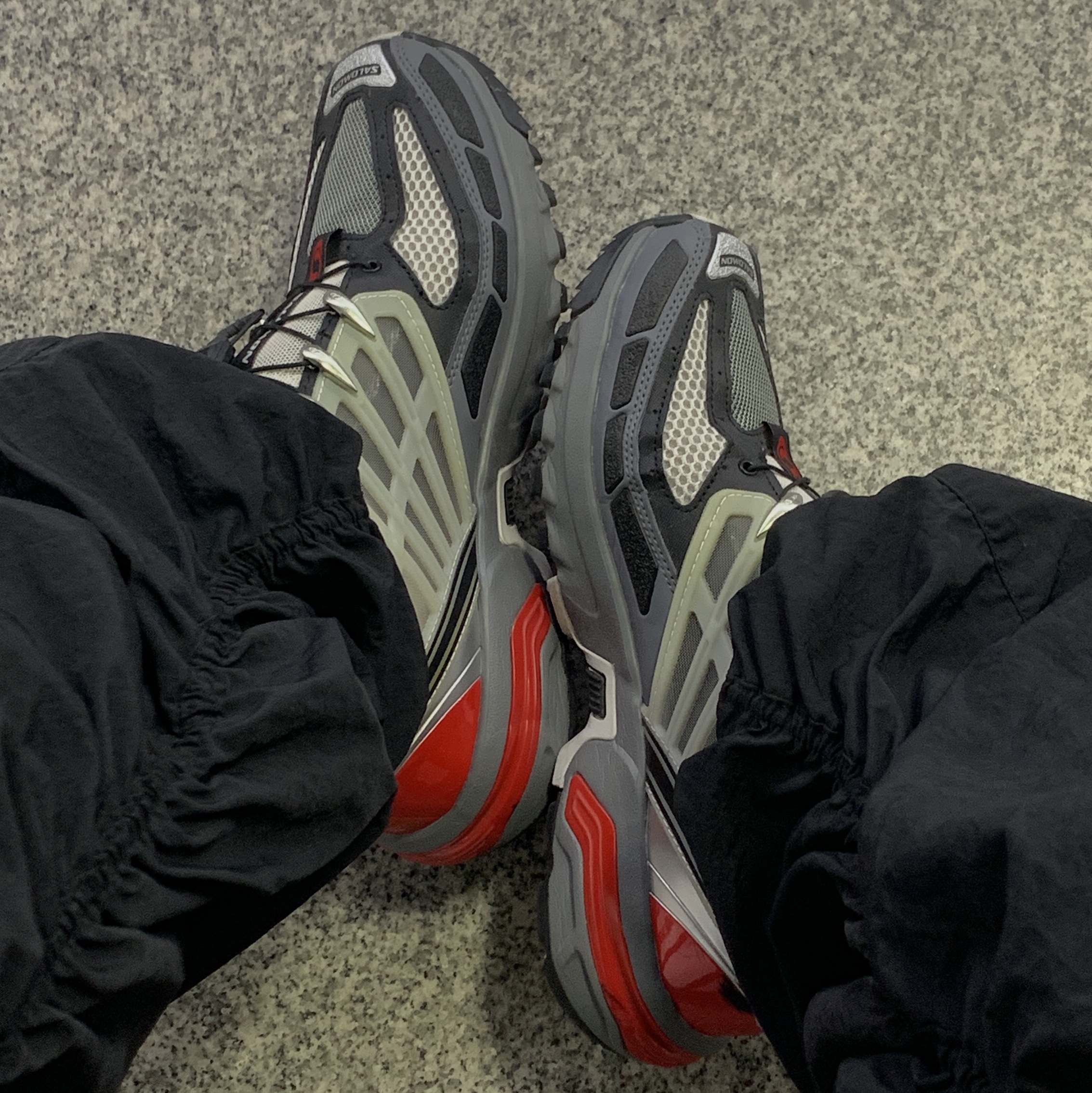 Salomon ACS Pro ADV Lunar Rock Goji 착용 스타일