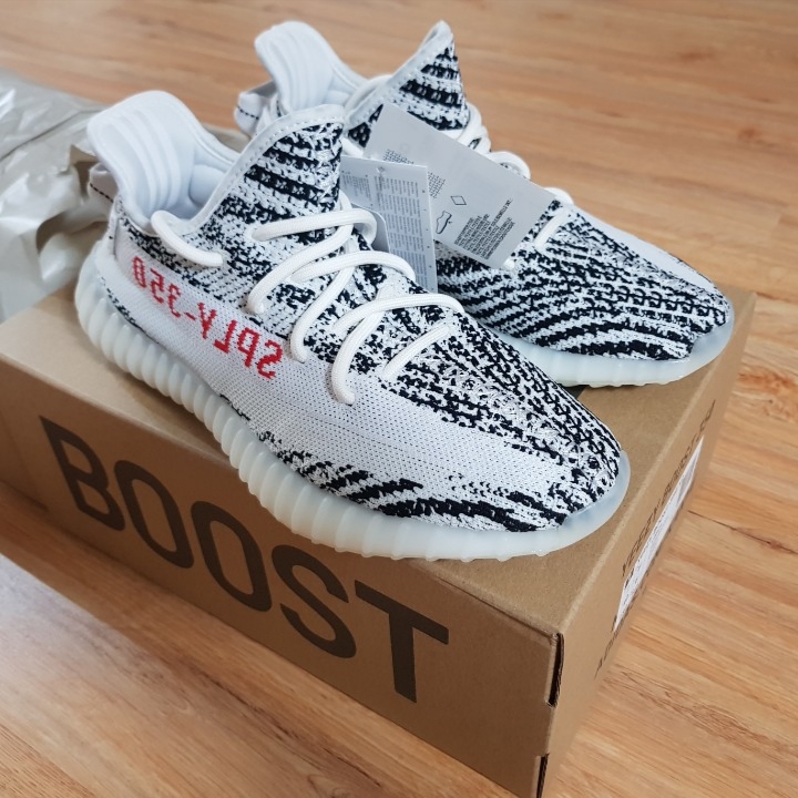 Adidas Yeezy Boost 350 V2 Zebra 2017/2019/2020 착용 스타일