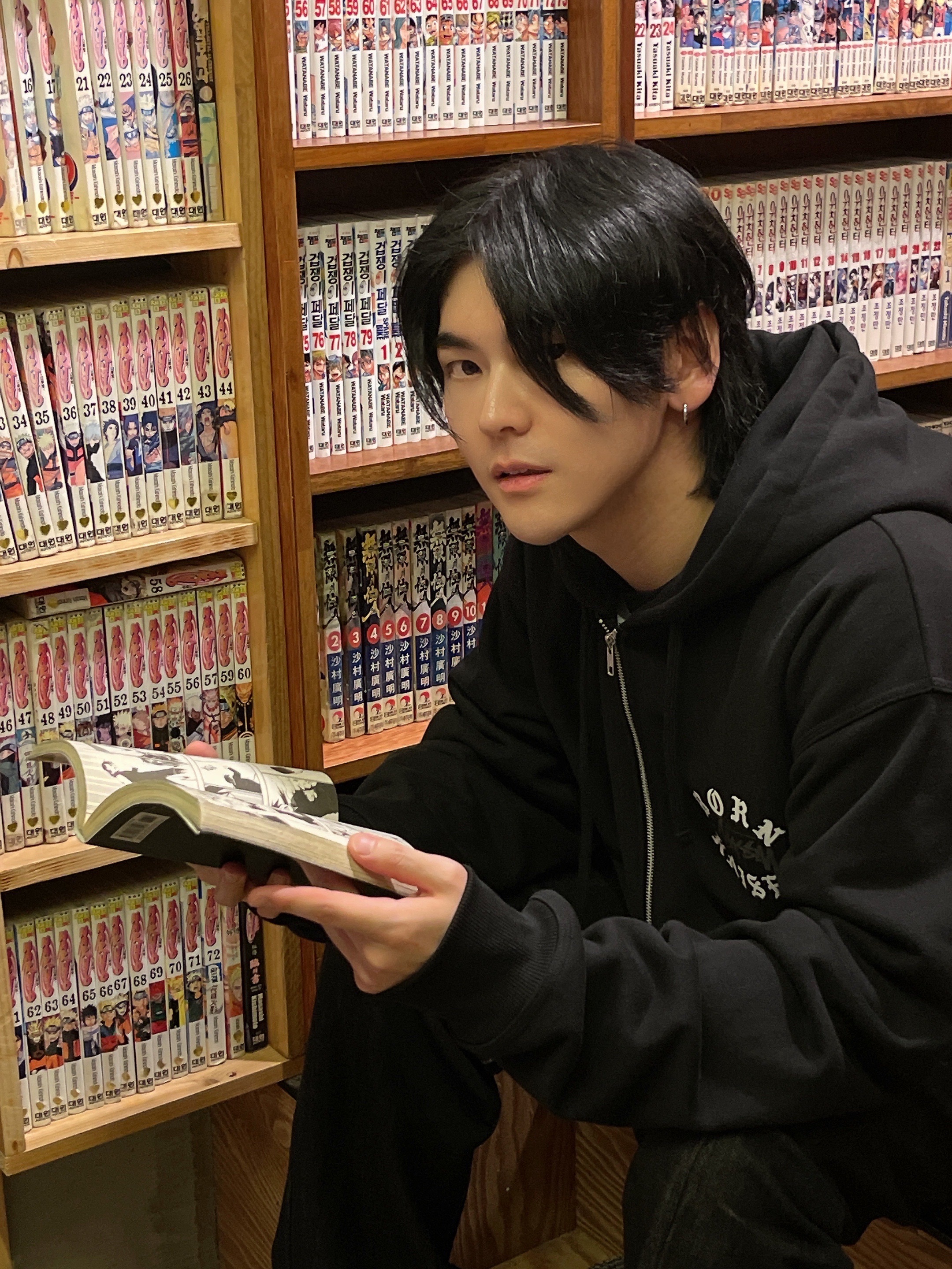 Stussy x Born X Raised Logo Zip Hoodie Black 착용 스타일 - 1