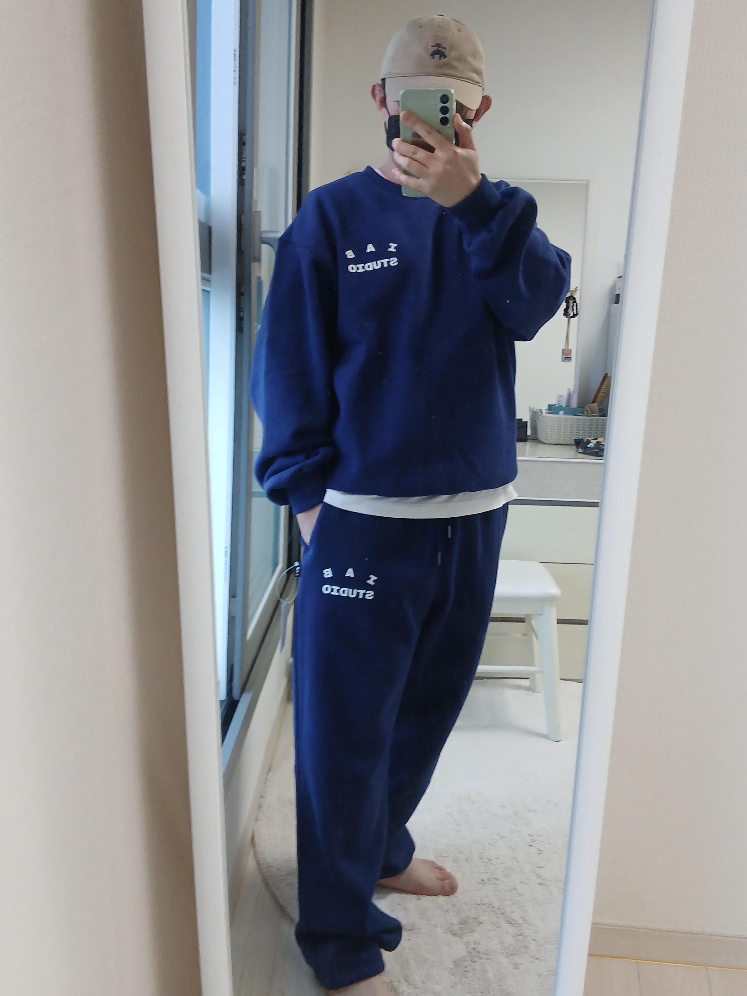 IAB Studio IAB Original Sweatpants Navy, IAB Studio IAB Original Sweatshirt Navy 착용 스타일 - 9