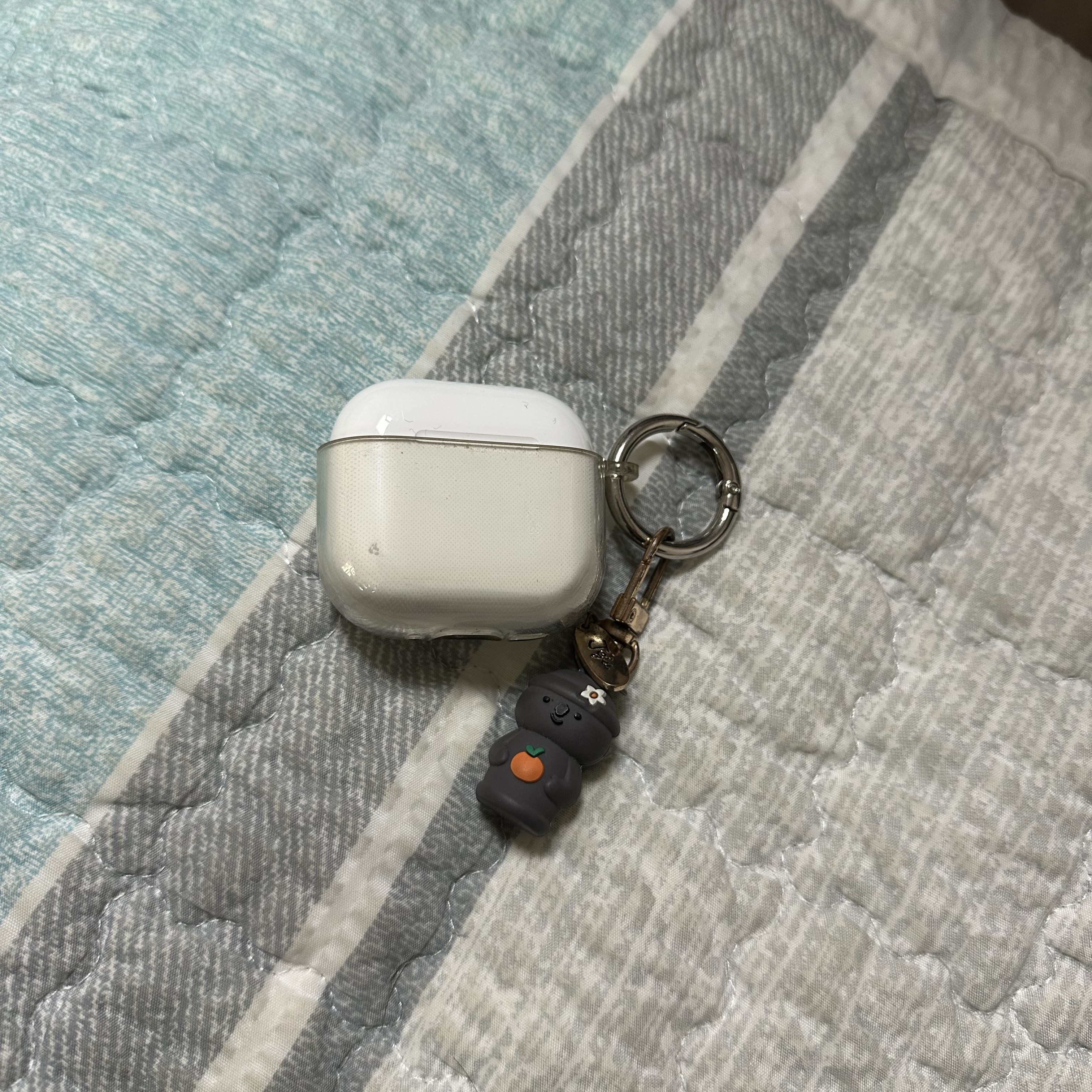 Apple AirPods 4th Gen with Active Noise Cancellation (Korean Ver.) 착용 스타일