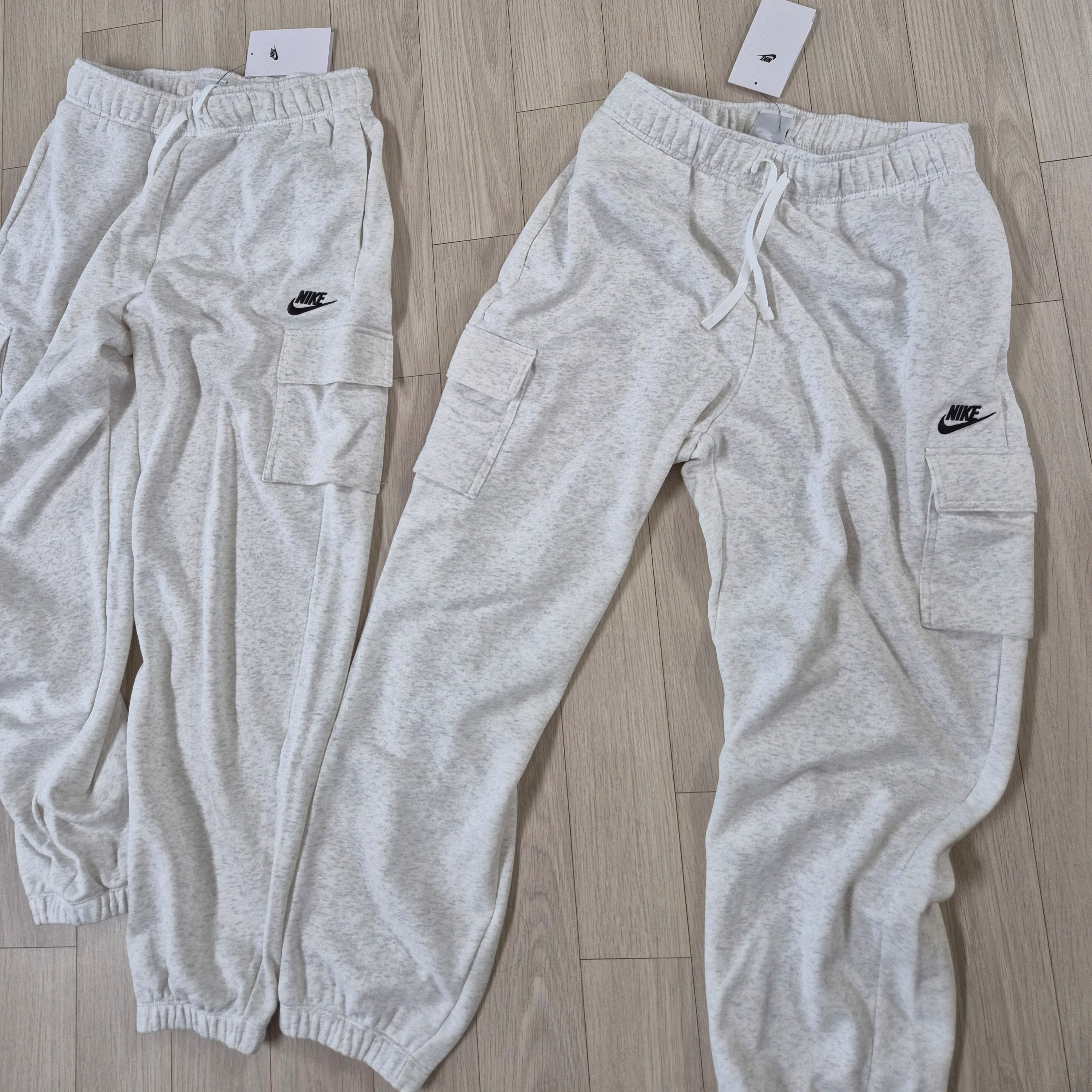 (W) Nike NSW Club Fleece Mid Rise Oversized Cargo Sweatpants Coconut Milk - Asia, (W) Nike NSW Club Fleece Mid Rise Oversized Cargo Sweatpants Black - Asia 착용 스타일 - 2