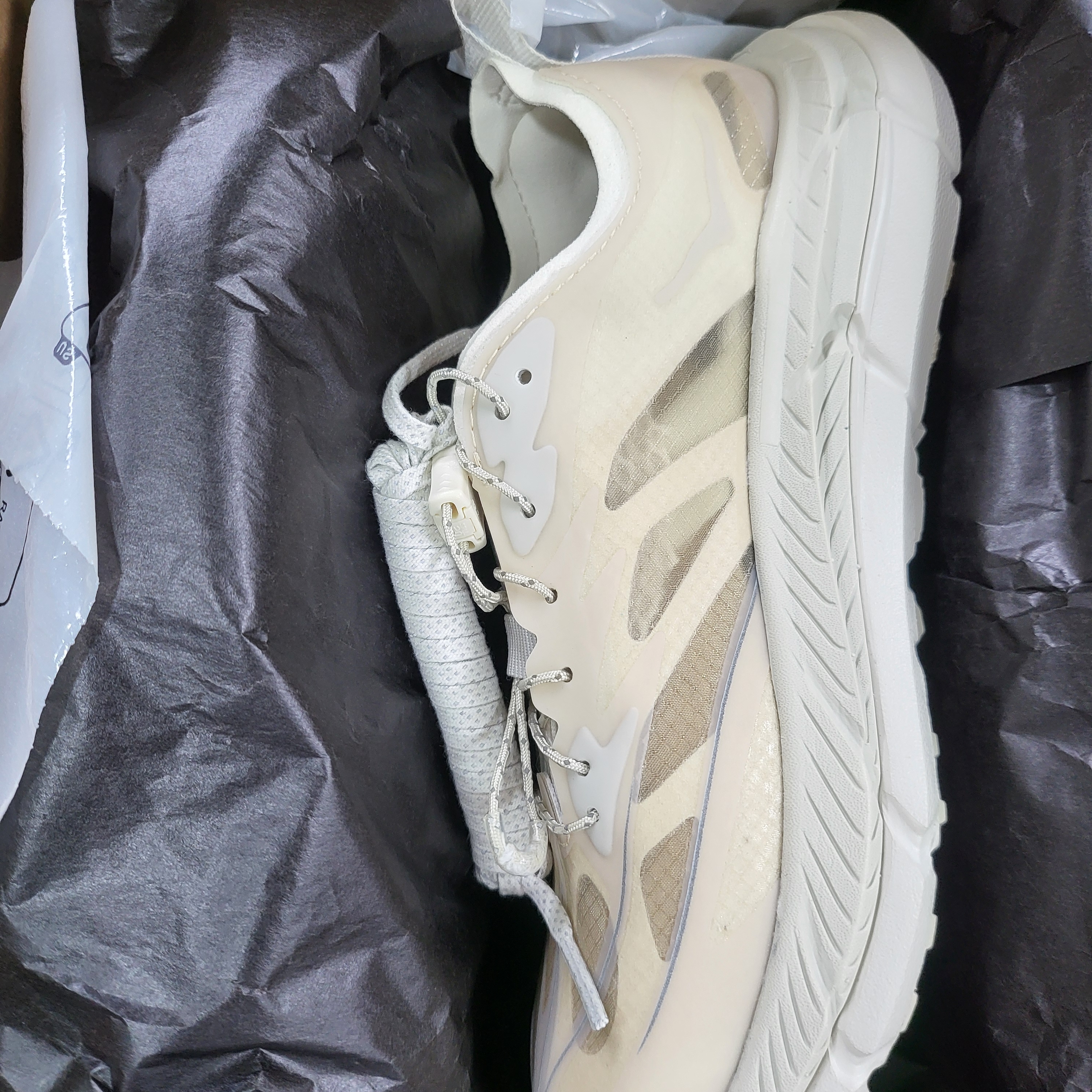 Hoka x Satisfy Mafate Speed 4 Lite Bone 착용 스타일