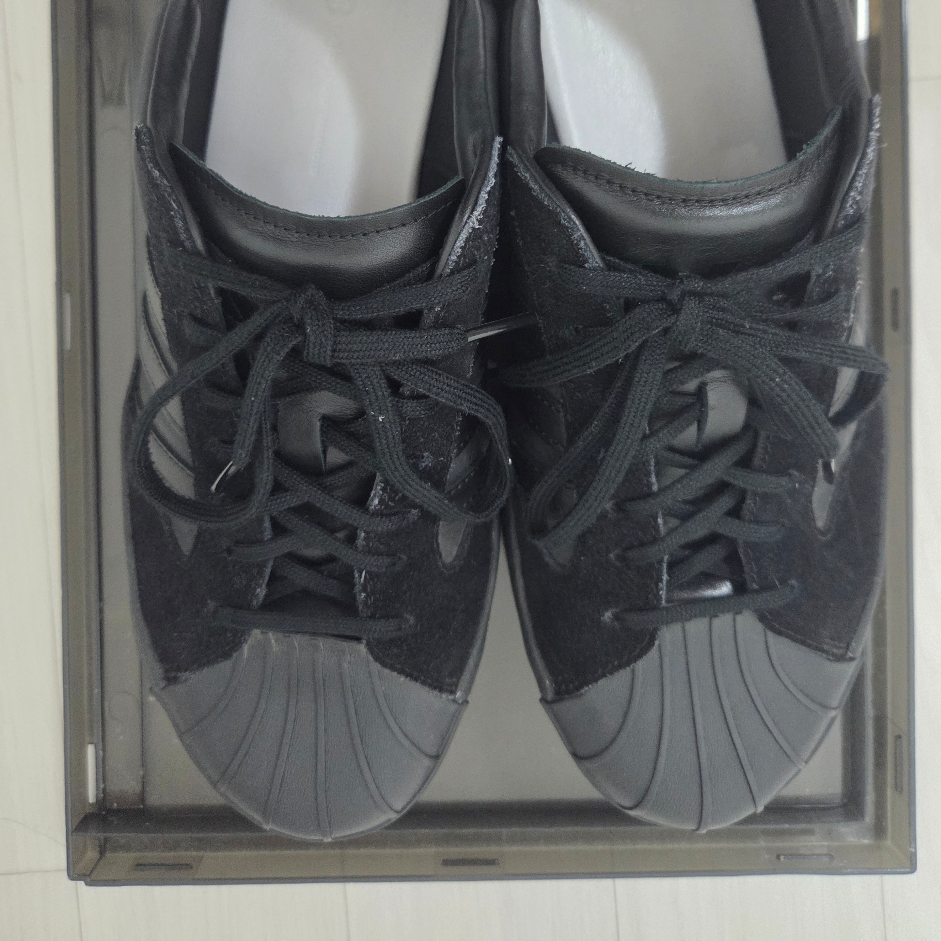 Y-3 Yohji Star Triple Black 착용 스타일