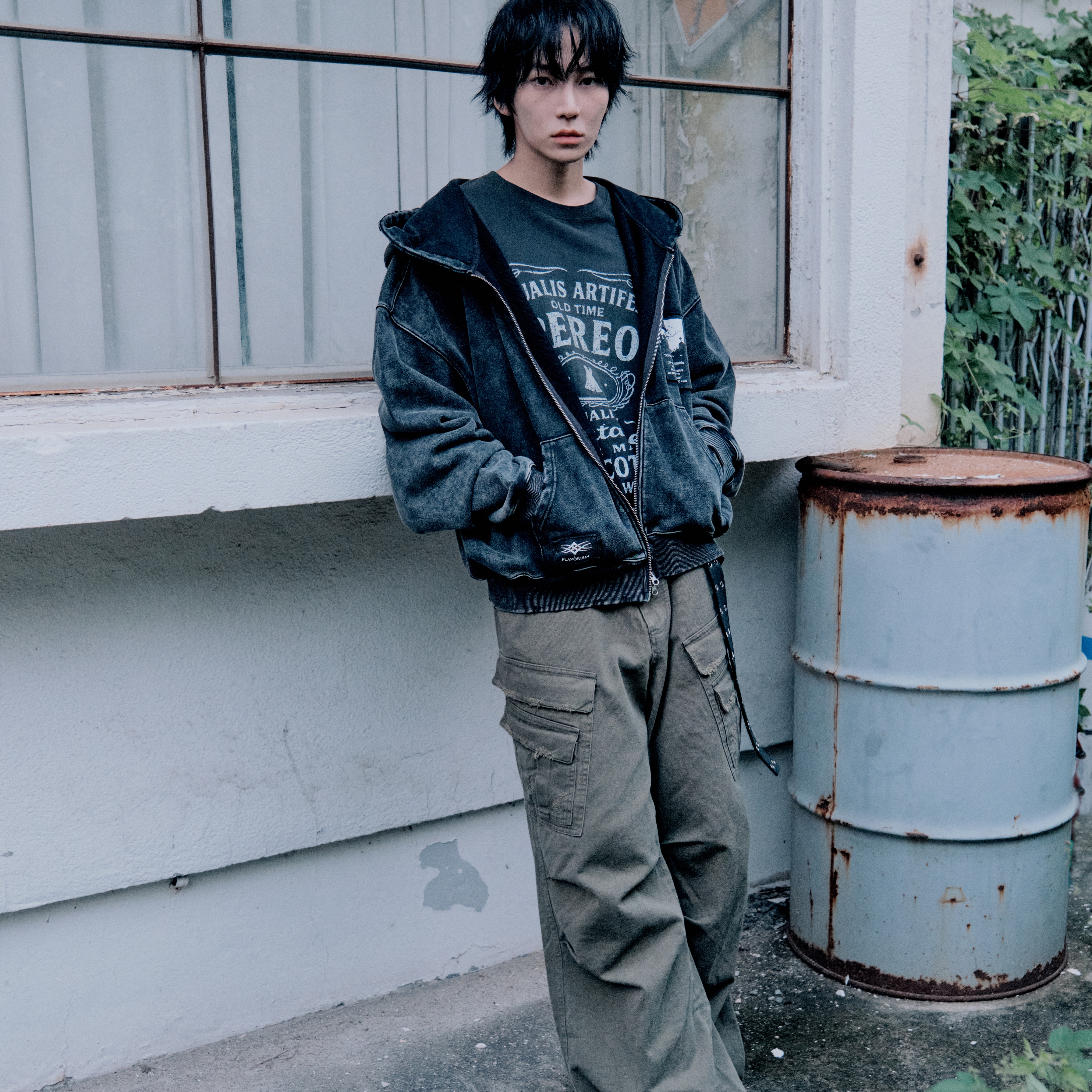 [KREAM 단독] Flavorism VTG Patched Hooded Zip-up Washed Black, [KREAM 단독] Flavorism VTG Patched Hooded Zip-up Washed Brown 착용 스타일 - 2