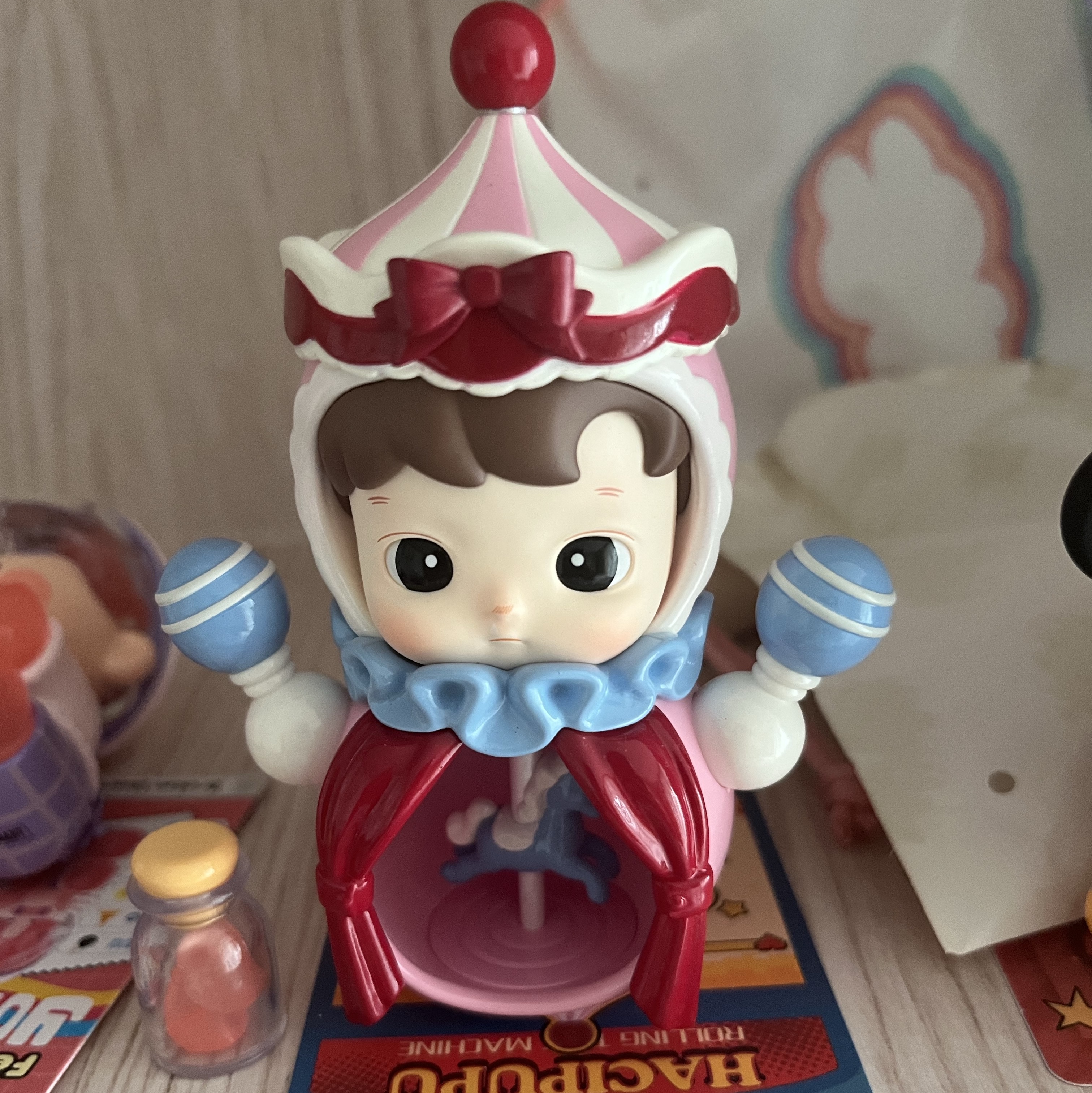 Pop Mart Hacipupu Rolling Time Machine Series Figures (1 Blind Box) 착용 스타일
