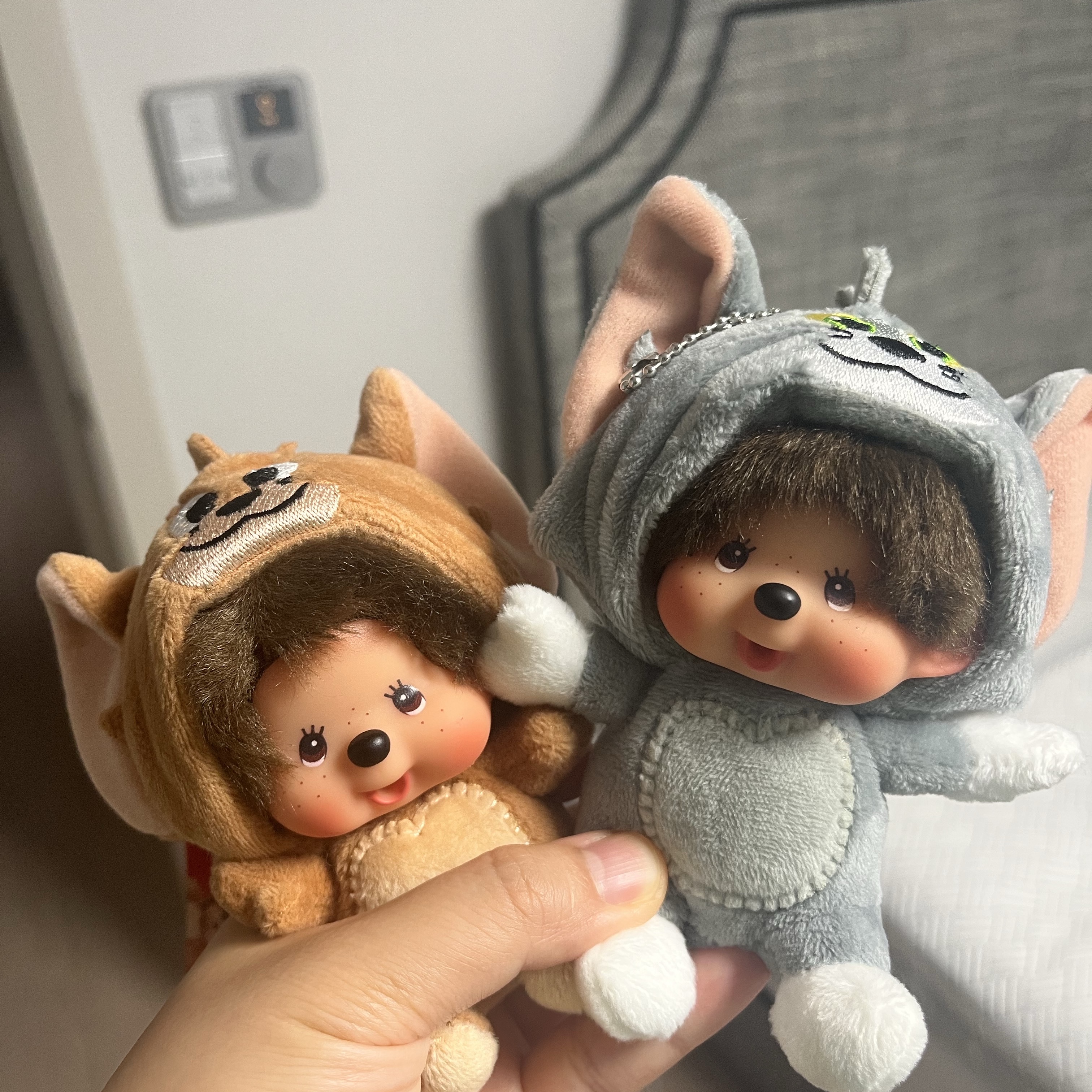 Monchhichi x Tom & Jerry SS Doll Mini Key Chain Jerry 착용 스타일