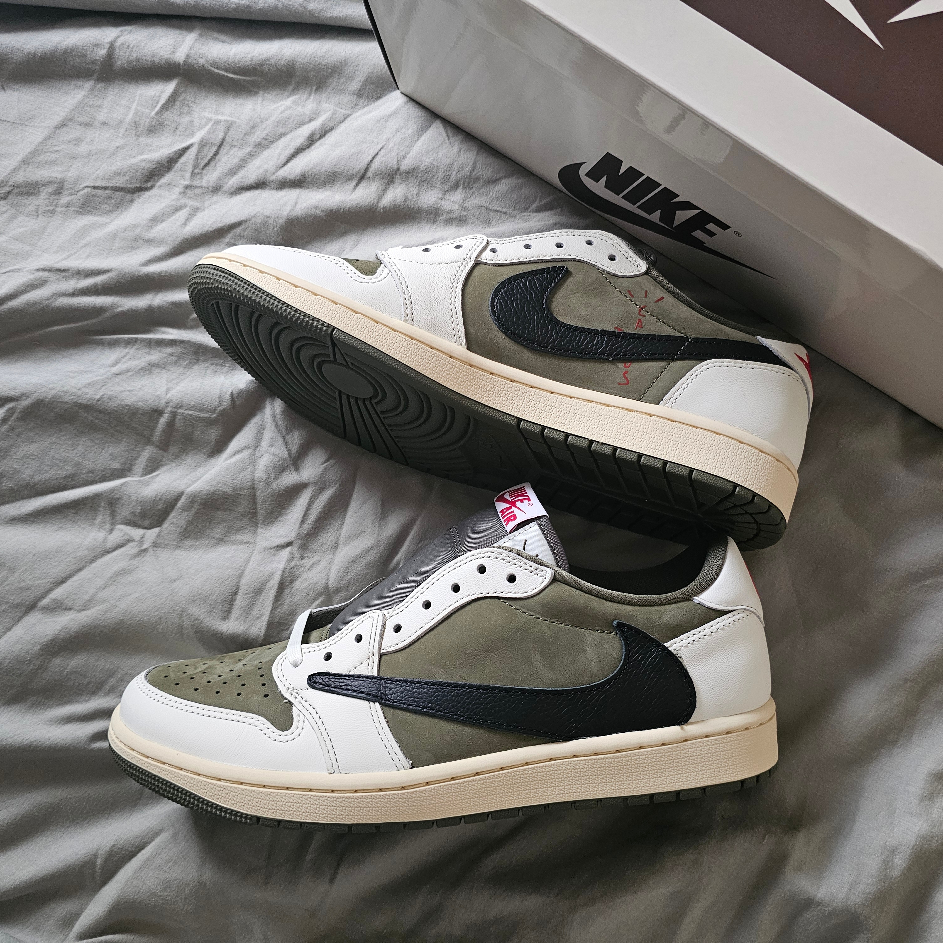 Jordan 1 x Travis Scott Retro Low OG SP Reverse Olive 착용 스타일