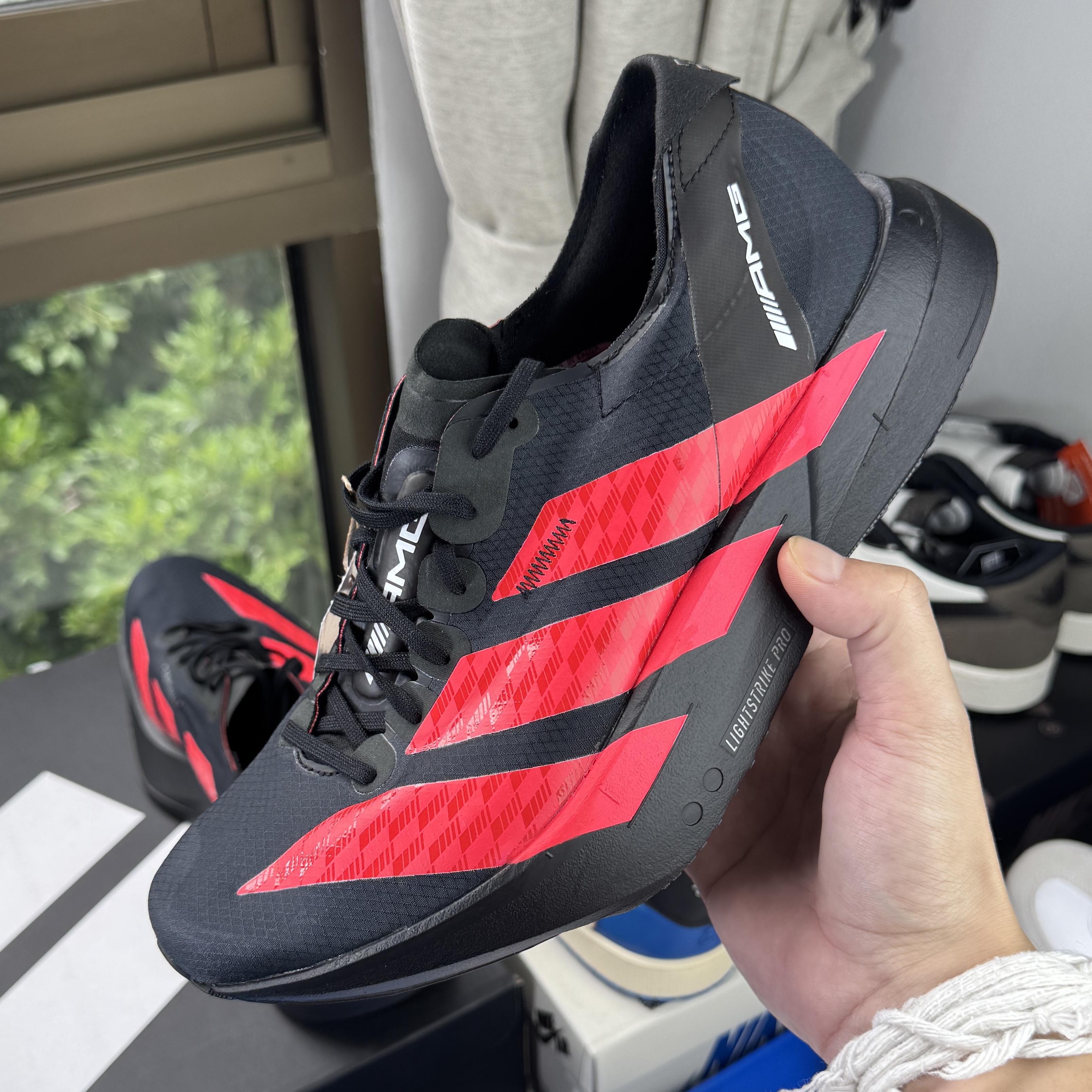 Adidas x Mercedes AMG Petronas Adizero Adios Pro 4 Core Black Lucid Red 착용 스타일