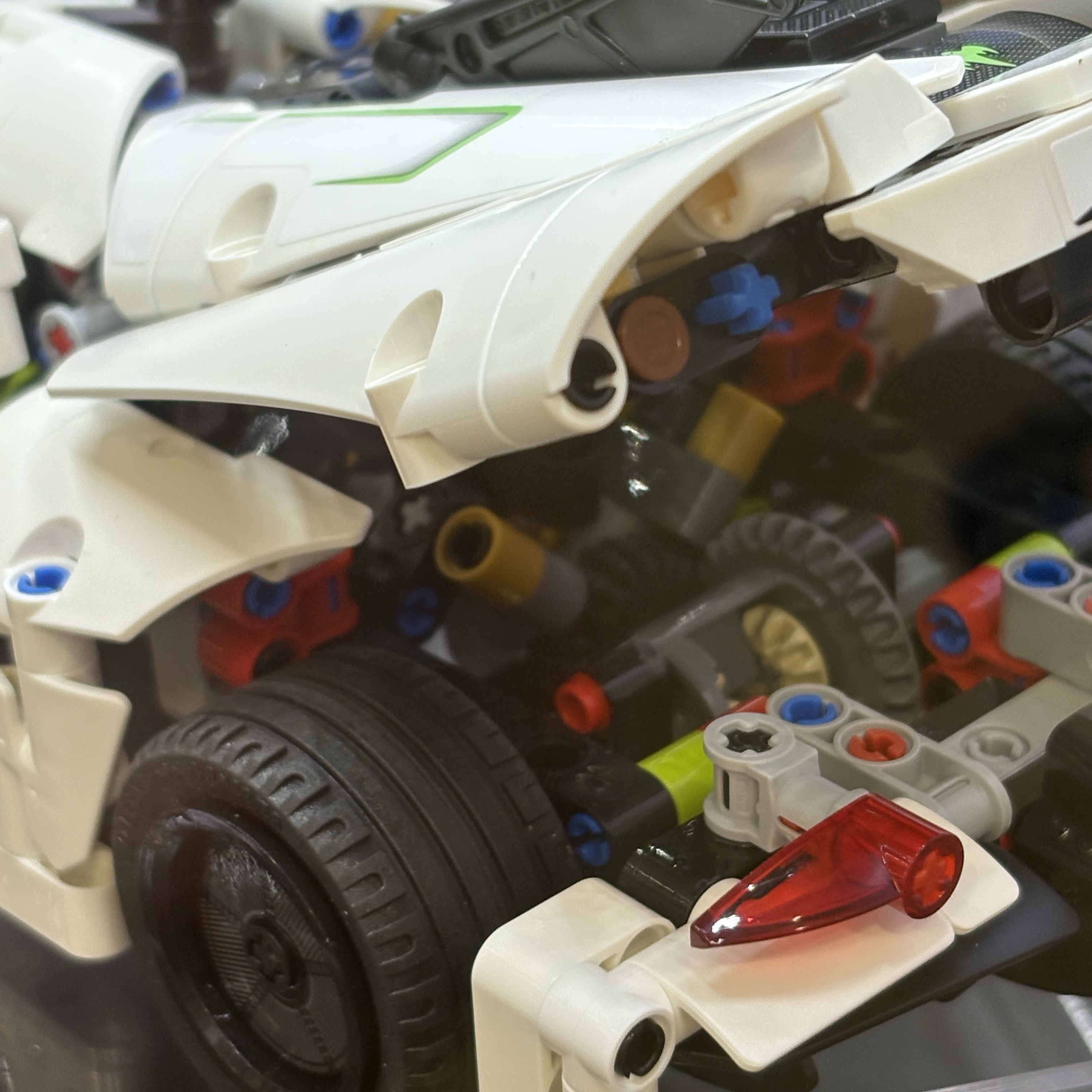 Lego Technic Koenigsegg Jesko Absolut White Hypercar 착용 스타일