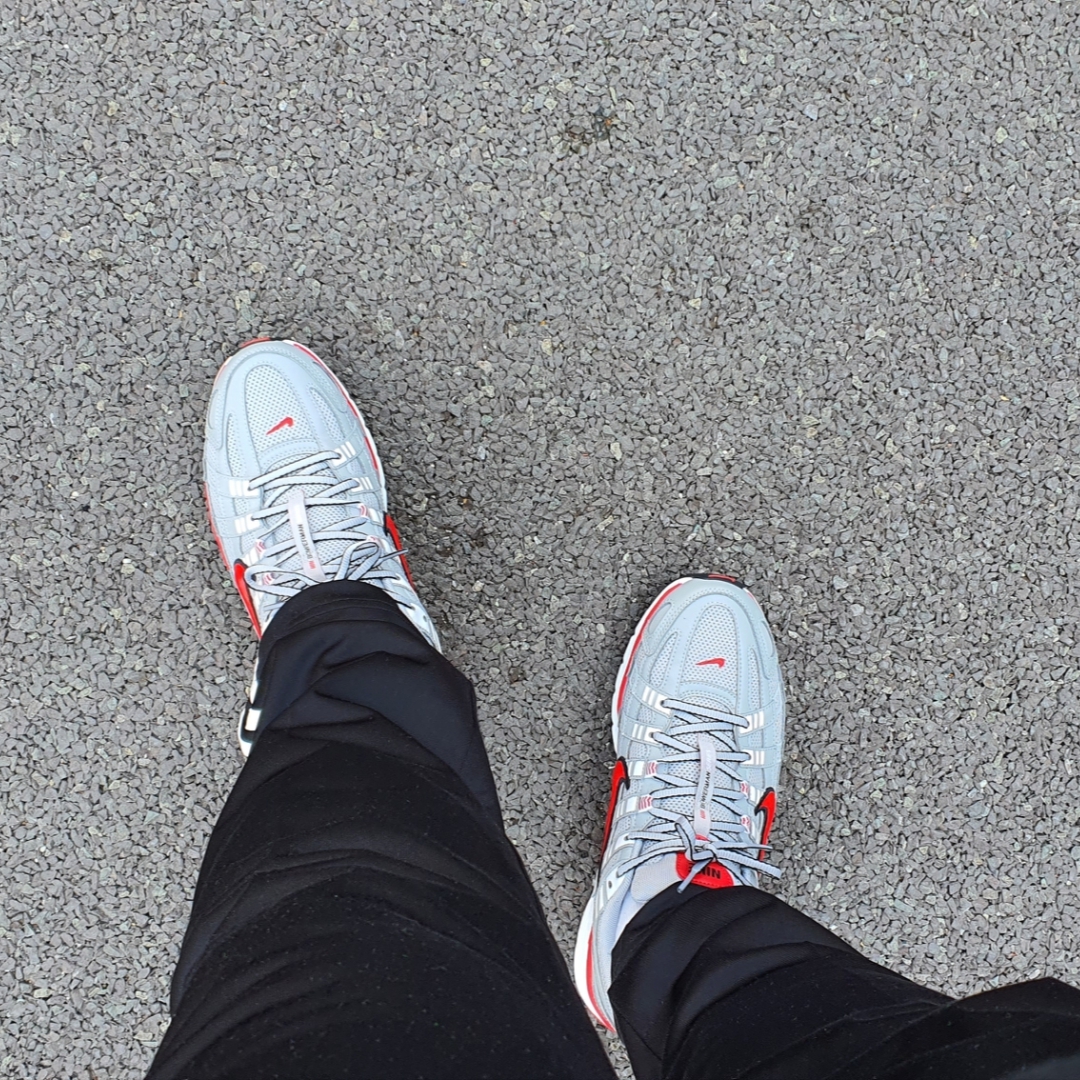 Nike P-6000 Silver Red 착용 스타일