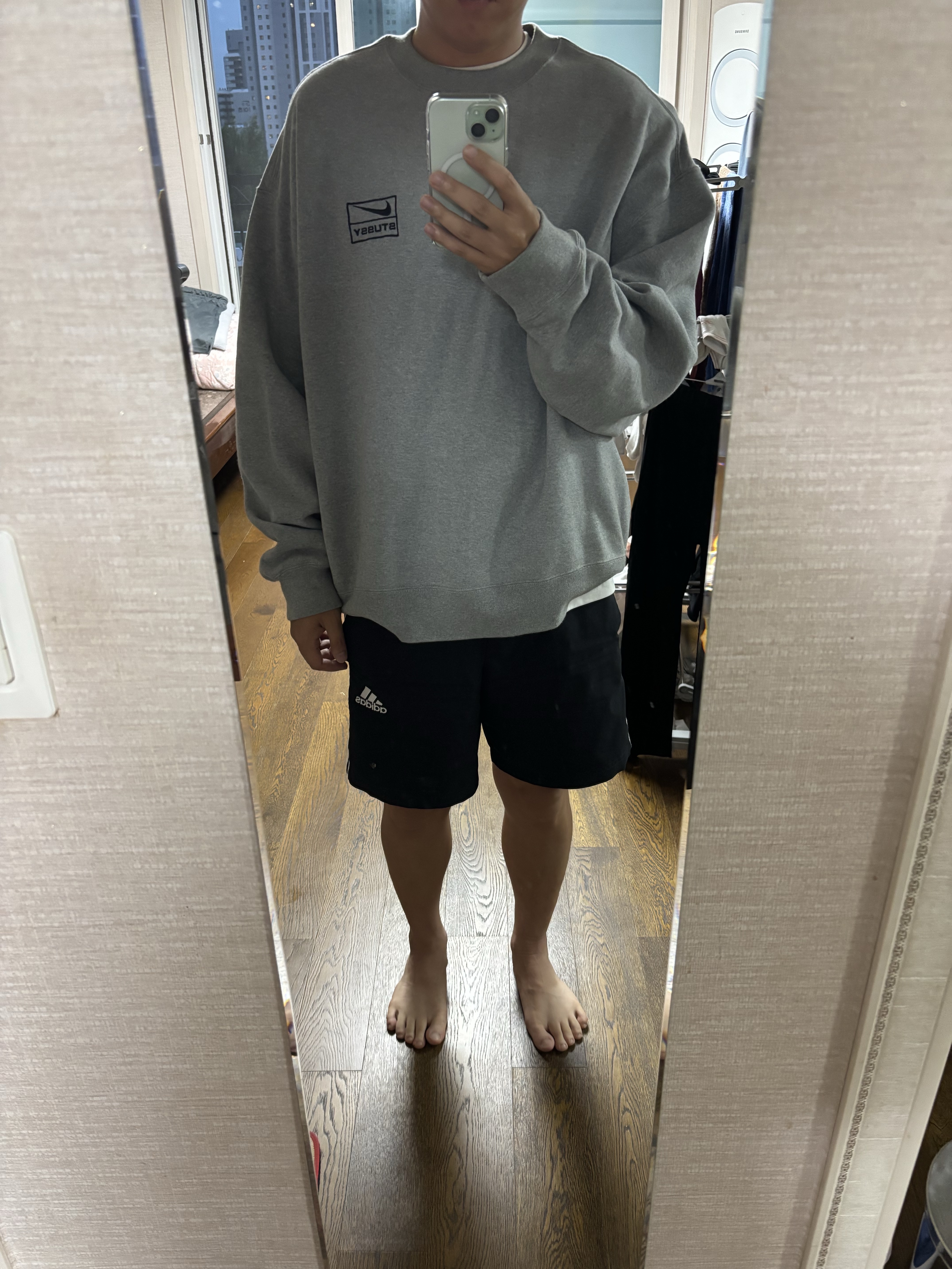 Nike x Stussy NRG Fleece Crewneck Dark Grey Heather (DO9337-063) 착용 스타일
