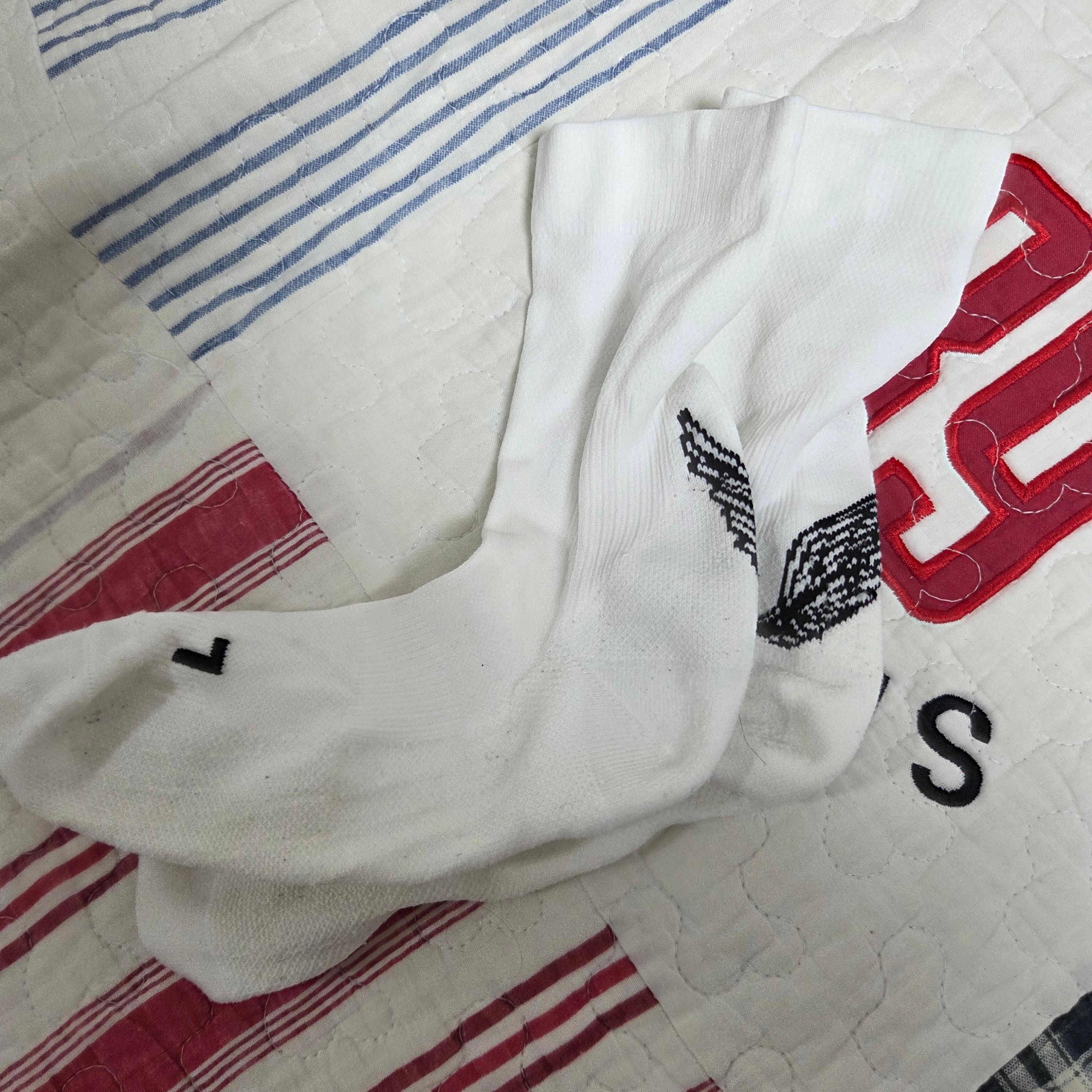 LI2 Black Wing Running Crew Socks White 착용 스타일