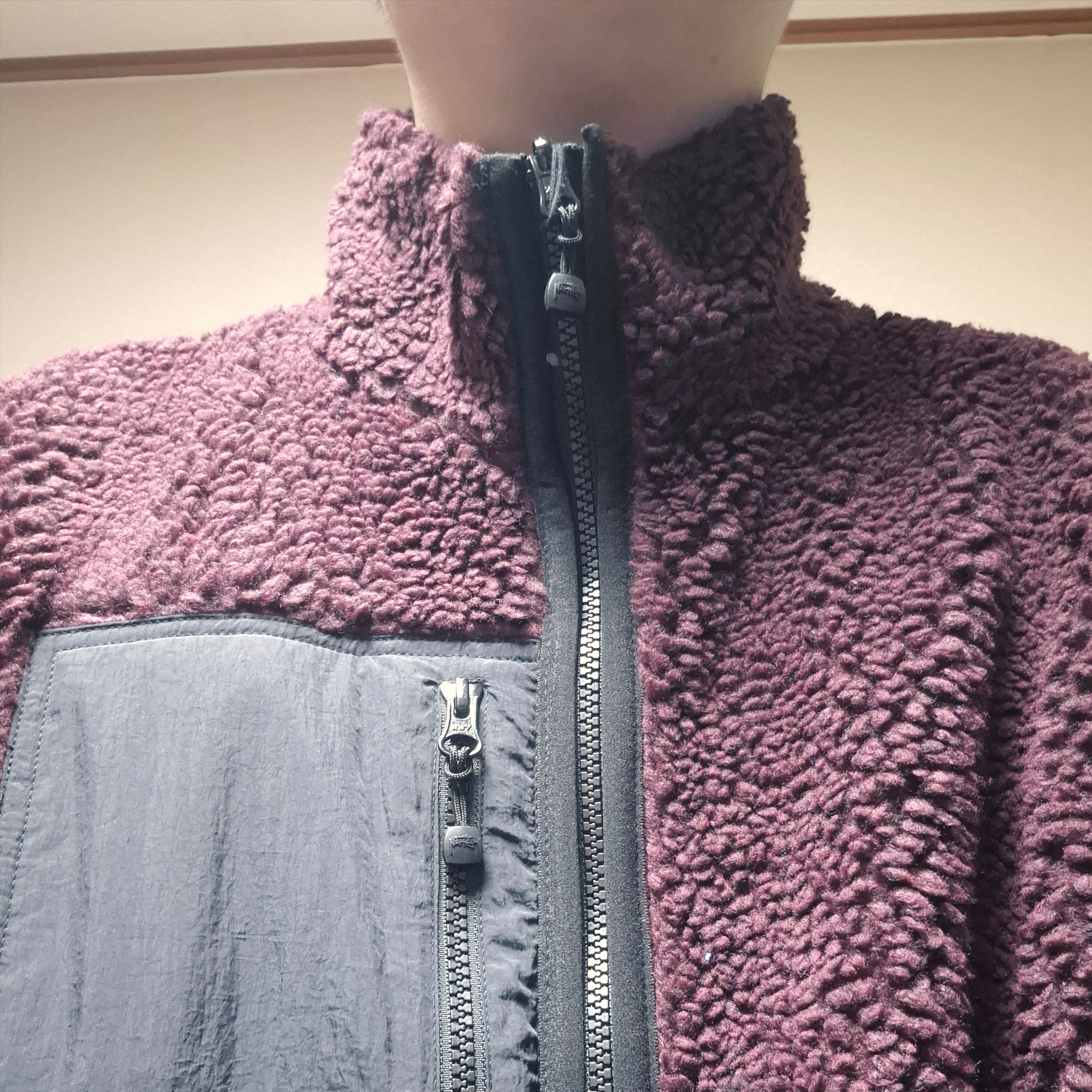 Stussy Sherpa Reversible Jacket Burgundy 착용 스타일