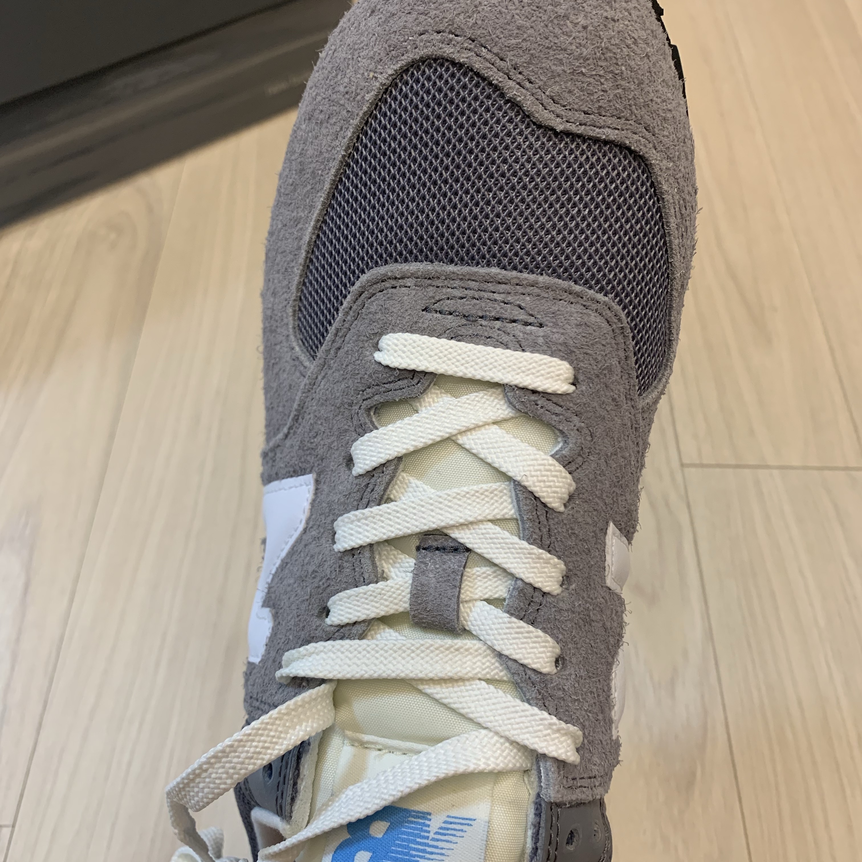 New Balance 574 Heritage Gray 착용 스타일