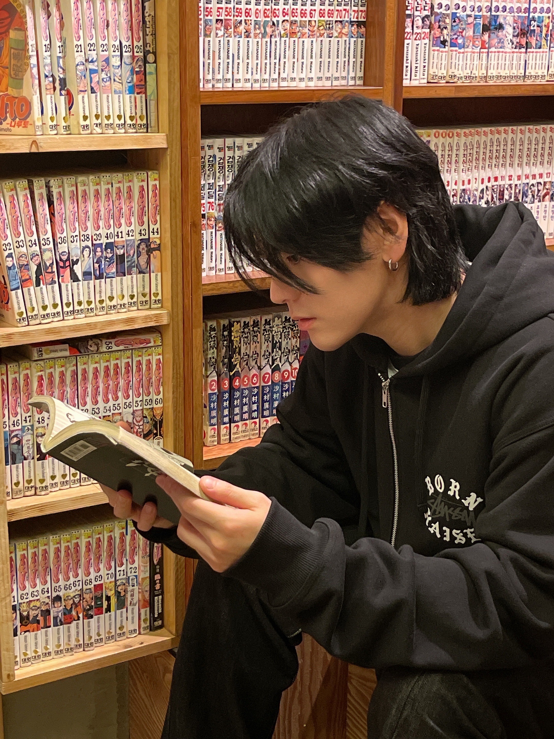 Stussy x Born X Raised Logo Zip Hoodie Black 착용 스타일 - 2