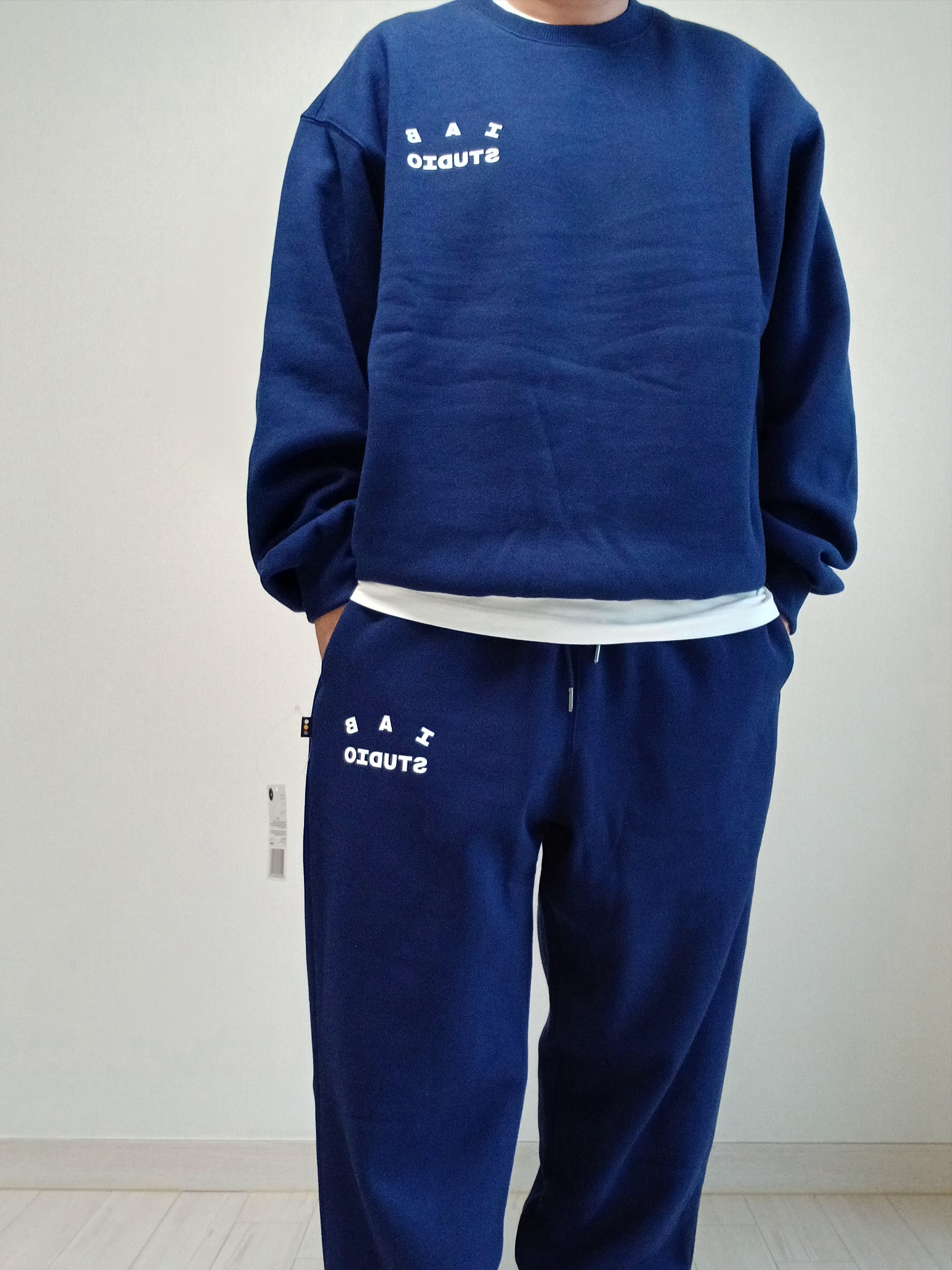 IAB Studio IAB Original Sweatpants Navy, IAB Studio IAB Original Sweatshirt Navy 착용 스타일 - 10