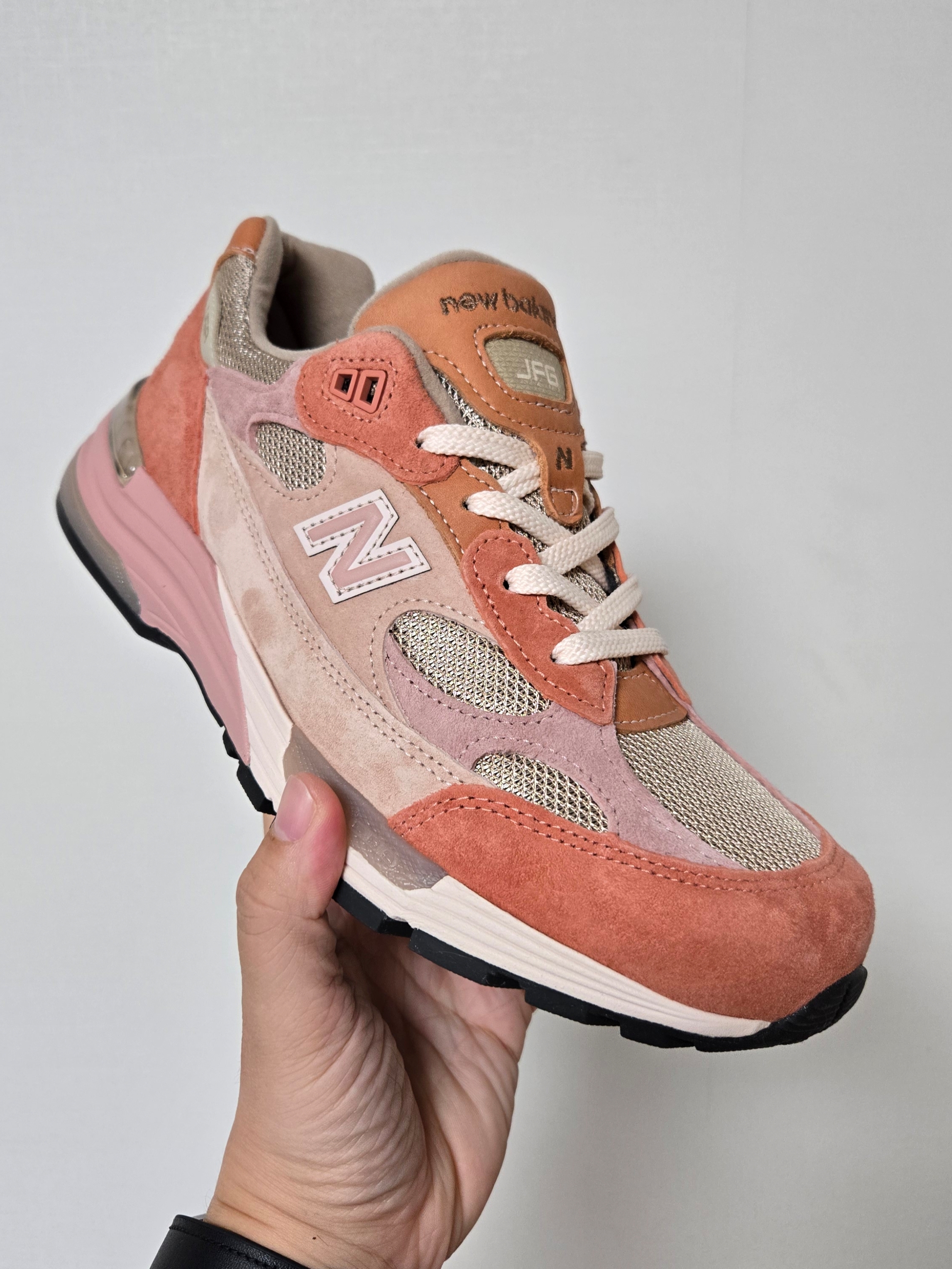 New Balance x Joe Freshgoods 992 Made in USA Aged Well 착용 스타일 - 2