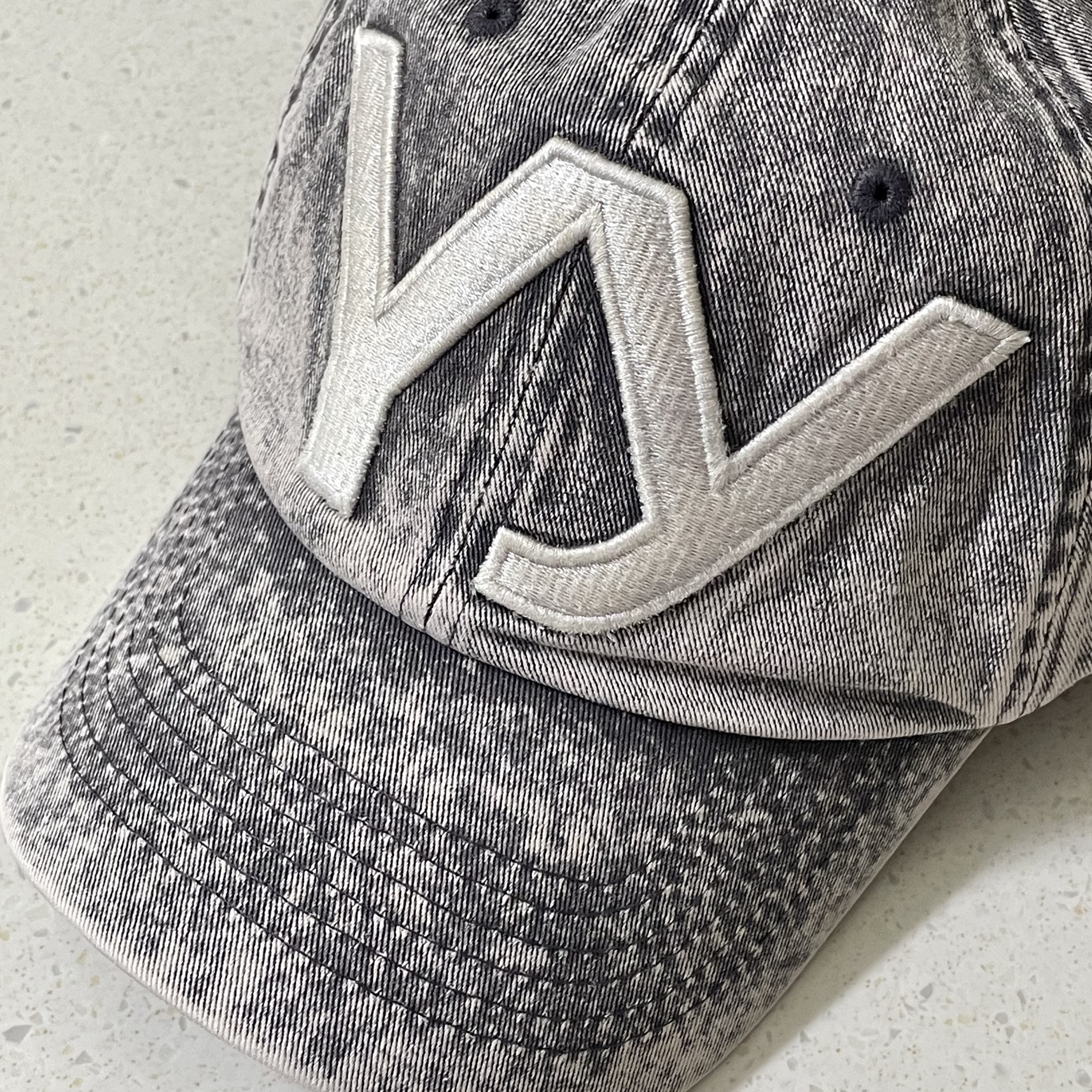 Open Yy Cotton Ball Cap Brown 착용 스타일
