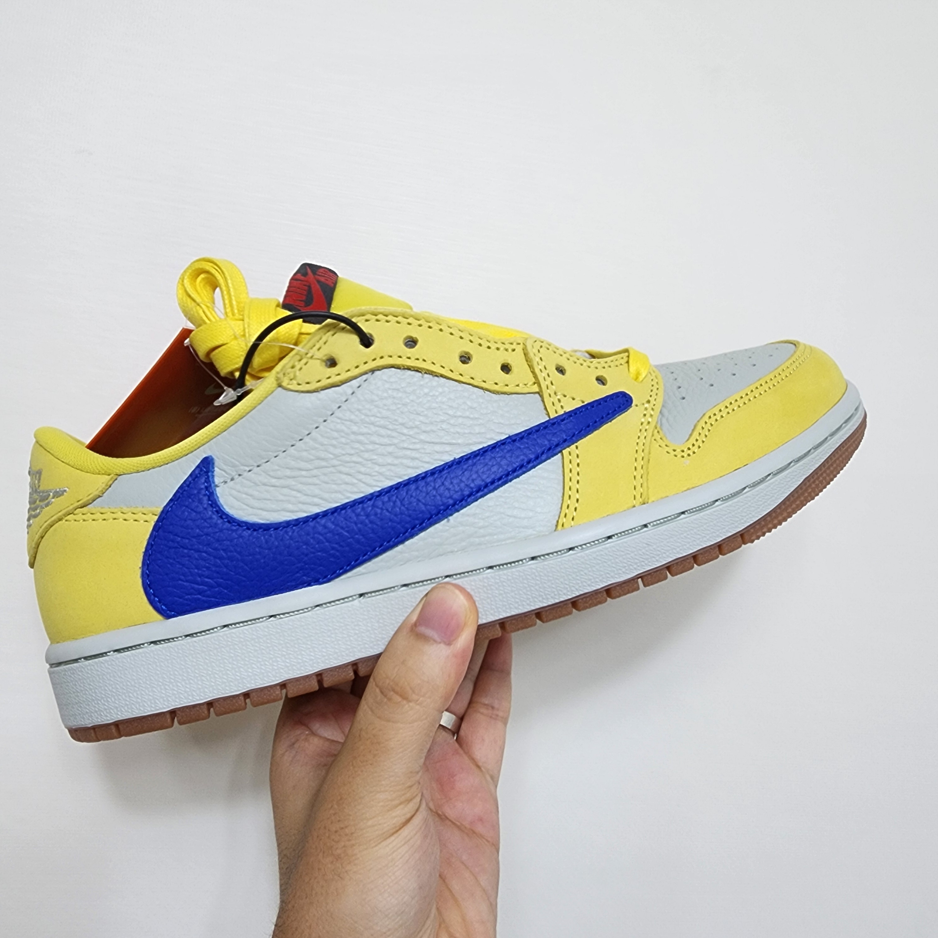 (W) Jordan 1 x Travis Scott Retro Low OG SP Canary 착용 스타일