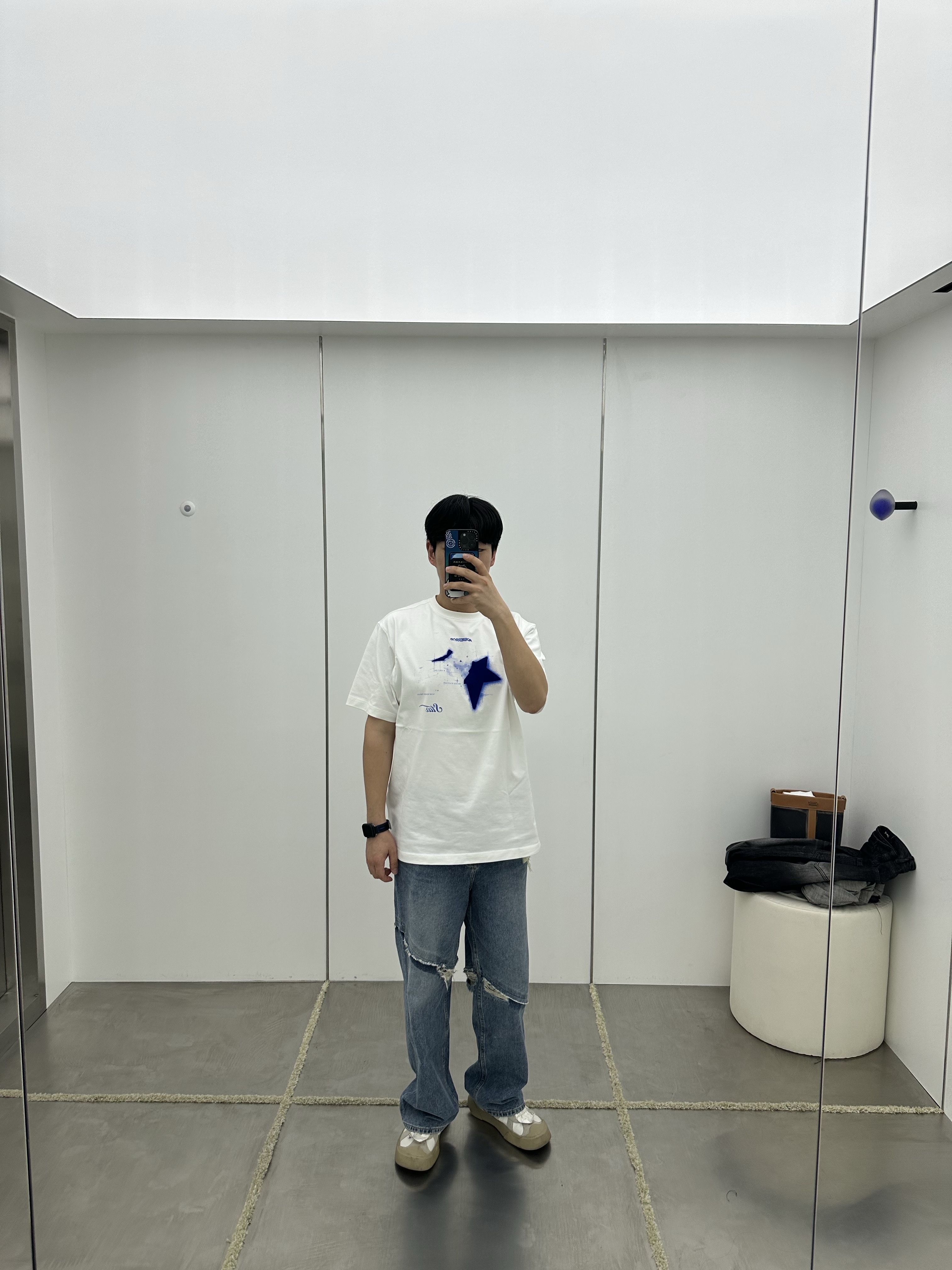 Ader Error Product. 48 T-Shirt Off White, Ader Error Stami Jeans Blue 착용 스타일