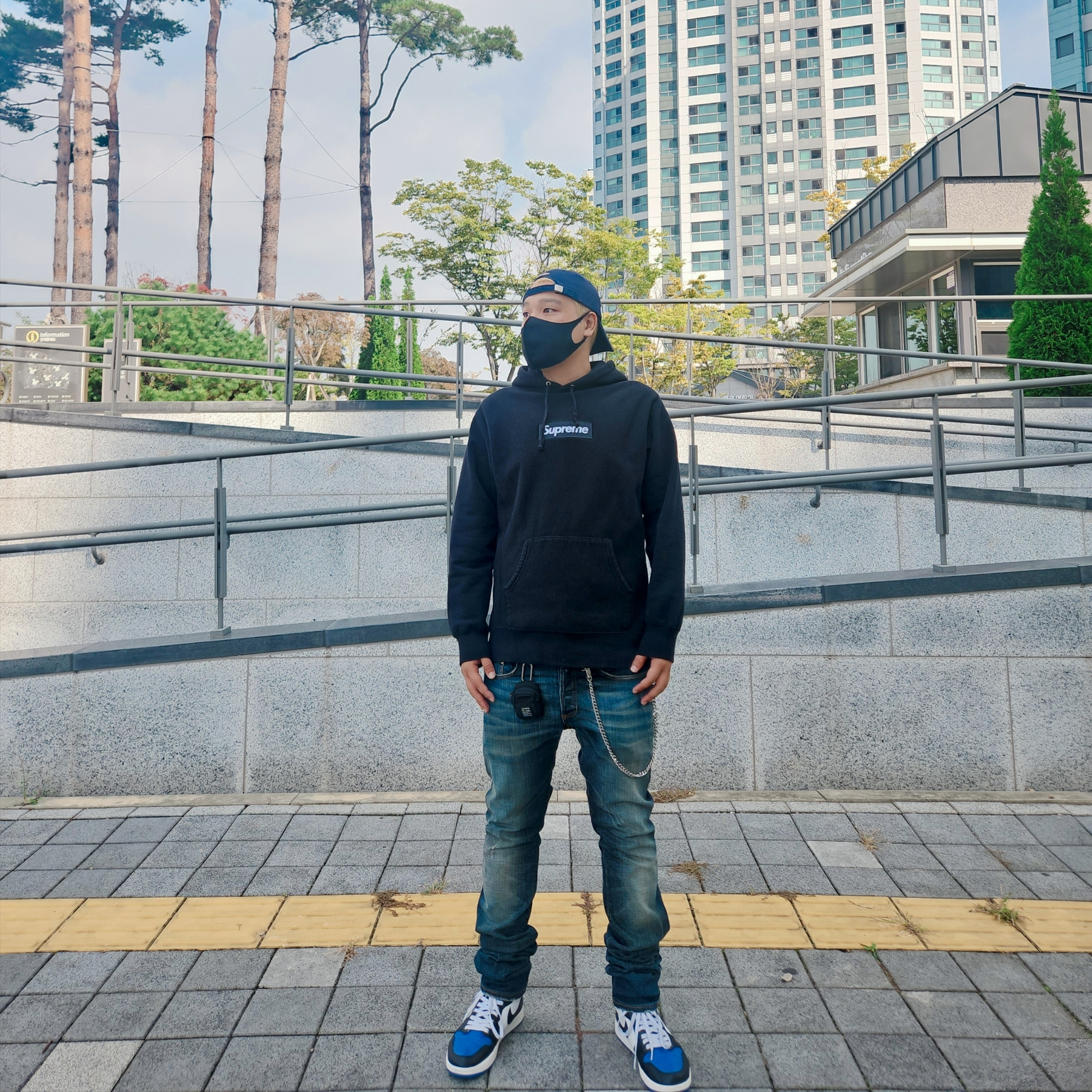 Jordan 1 Retro High OG Royal Toe, Supreme Box Logo Hooded Sweatshirt Black - 21FW 착용 스타일 - 1