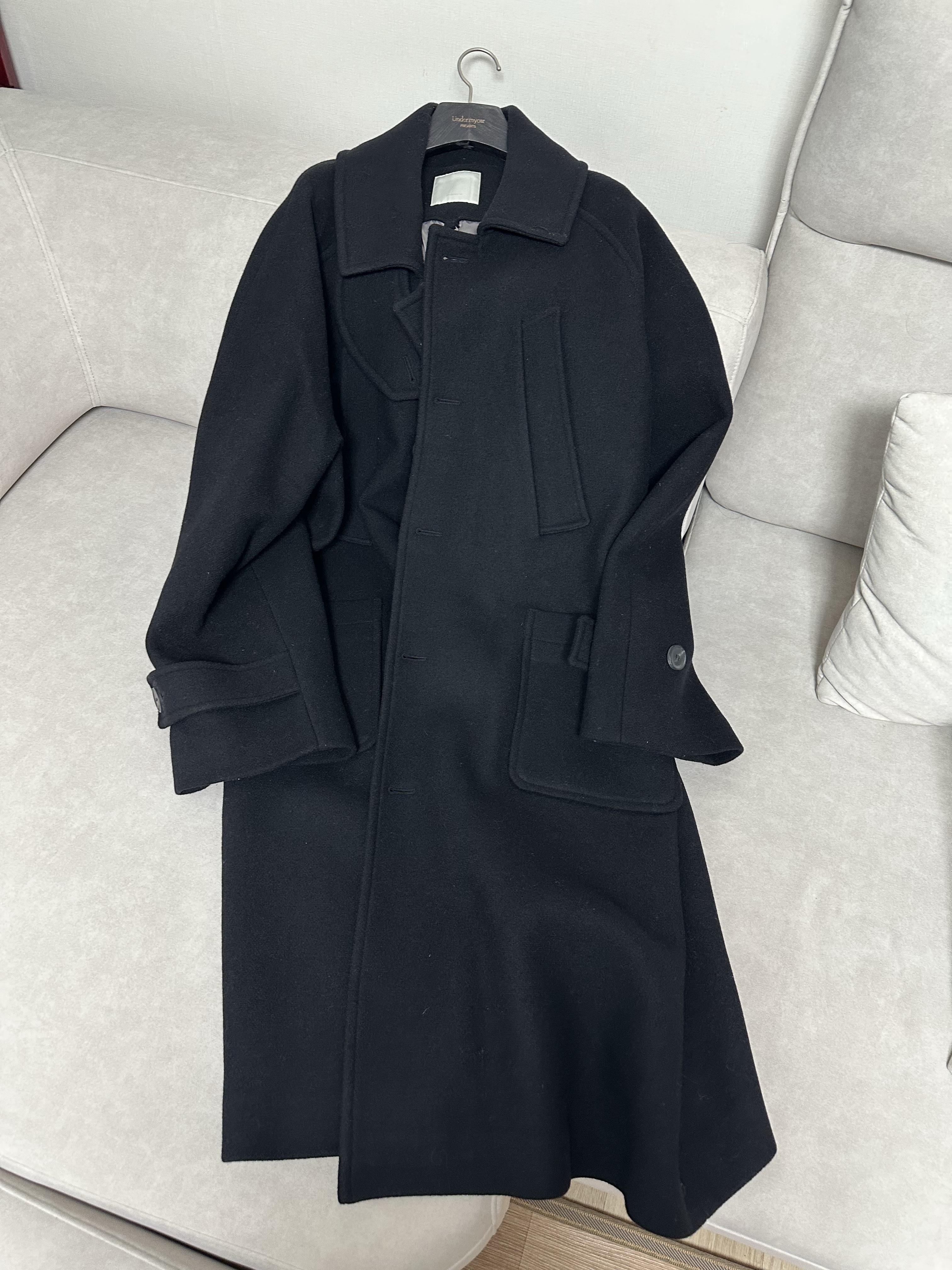 Undermycar Legion.02 Balmacaan Oversized Wool Coat Black 착용 스타일