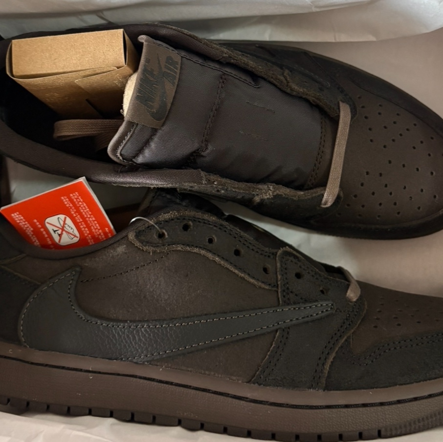 Jordan 1 x Travis Scott Retro Low OG SP Velvet Brown and Dark Mocha 착용 스타일