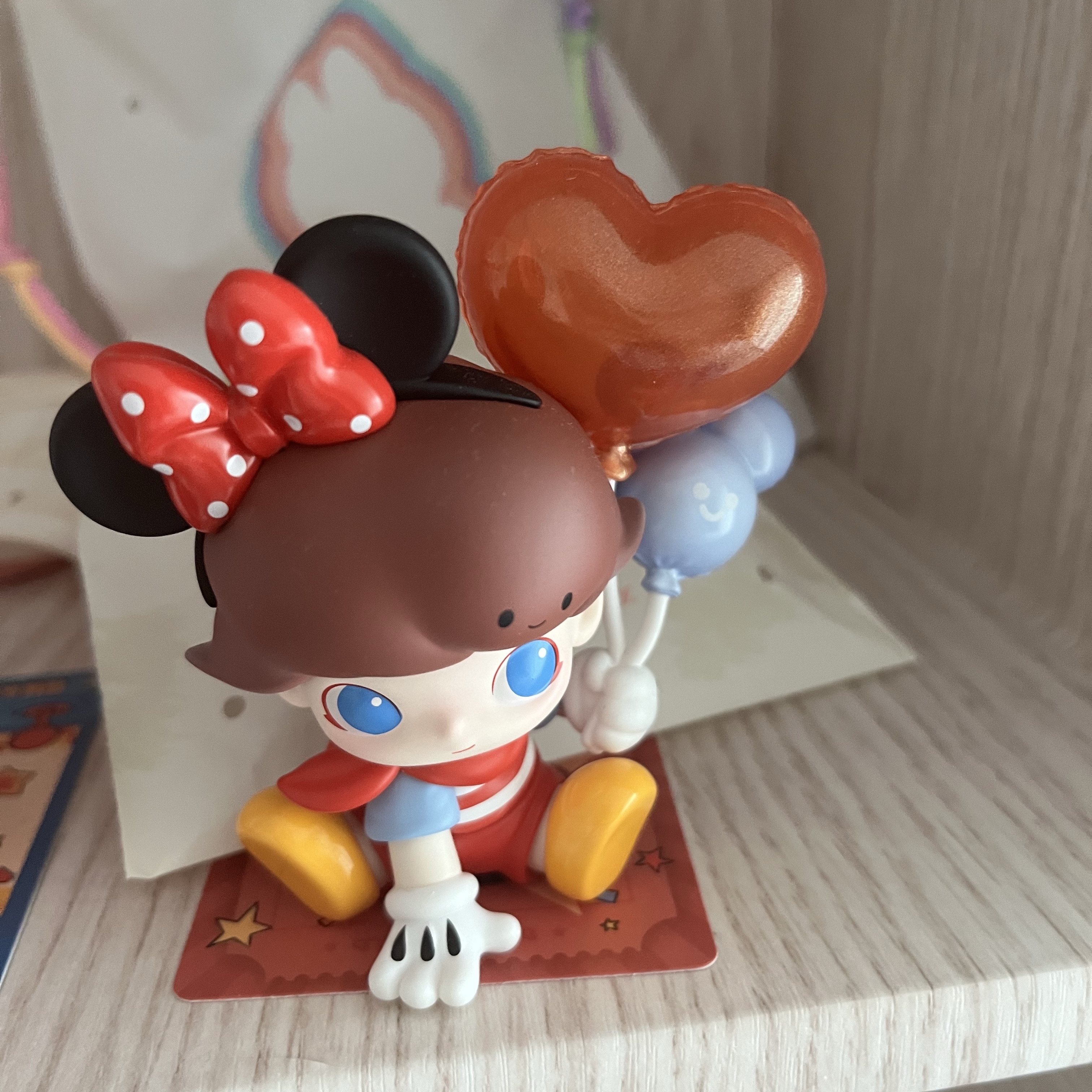 Pop Mart Dimoo World x Disney Series Figures Sealed Case (12 Blind Boxes) 착용 스타일