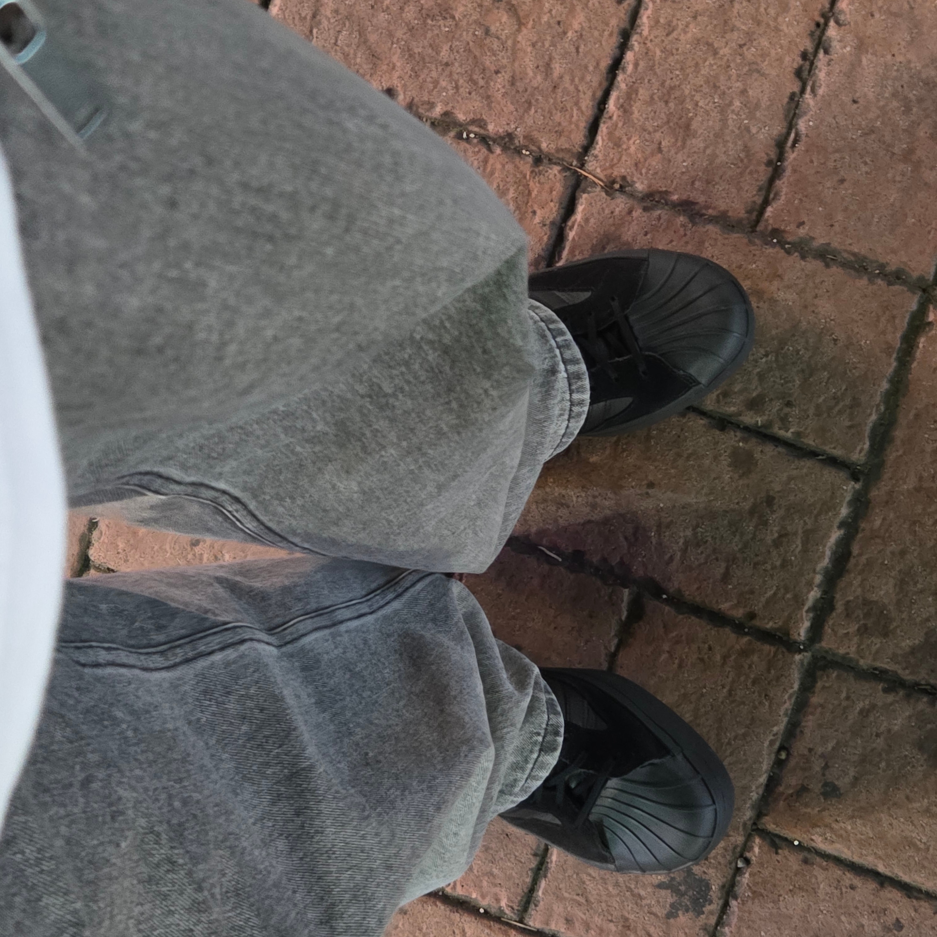 Y-3 Yohji Star Triple Black 착용 스타일