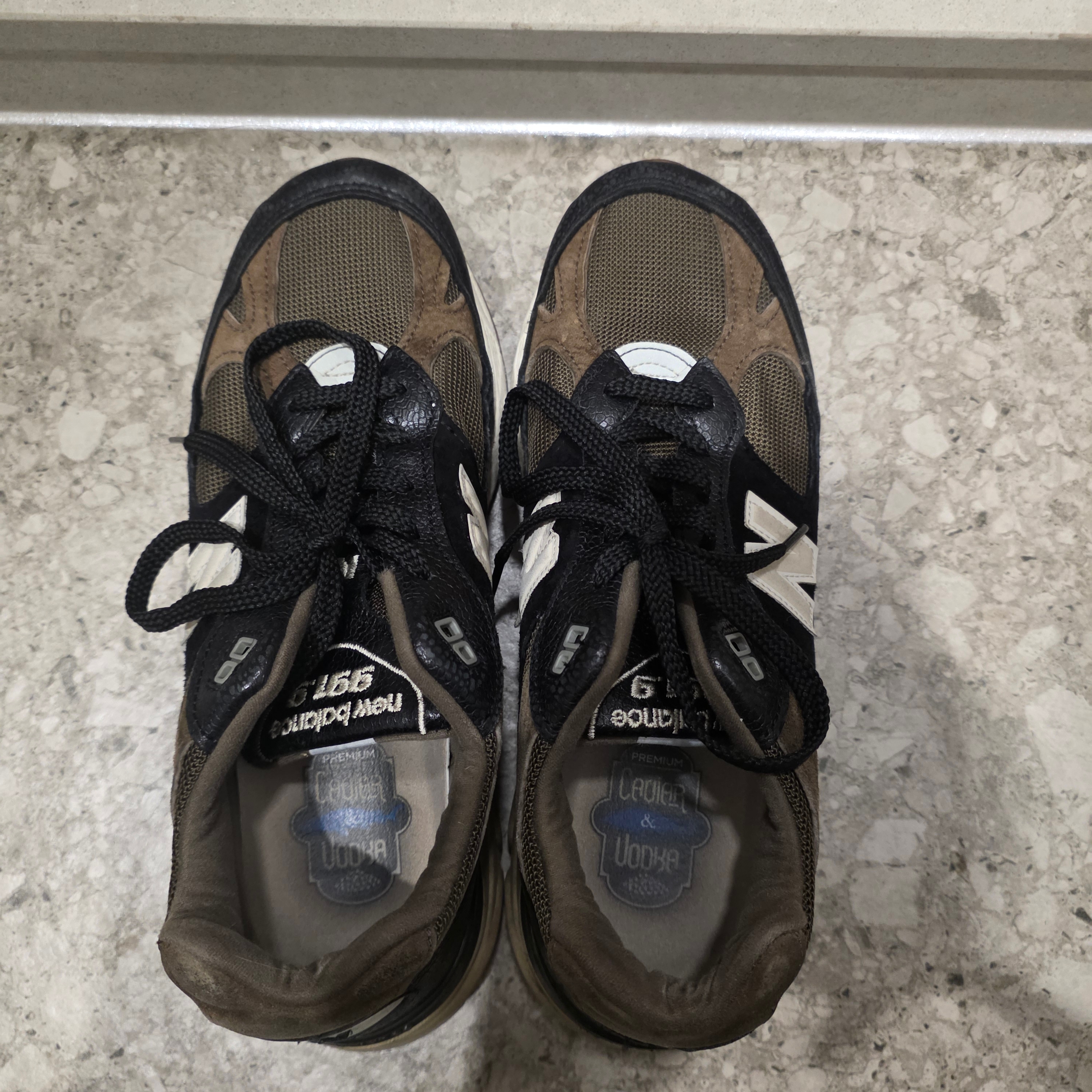 New Balance 991.9 Made in UK Caviar & Vodka 착용 스타일