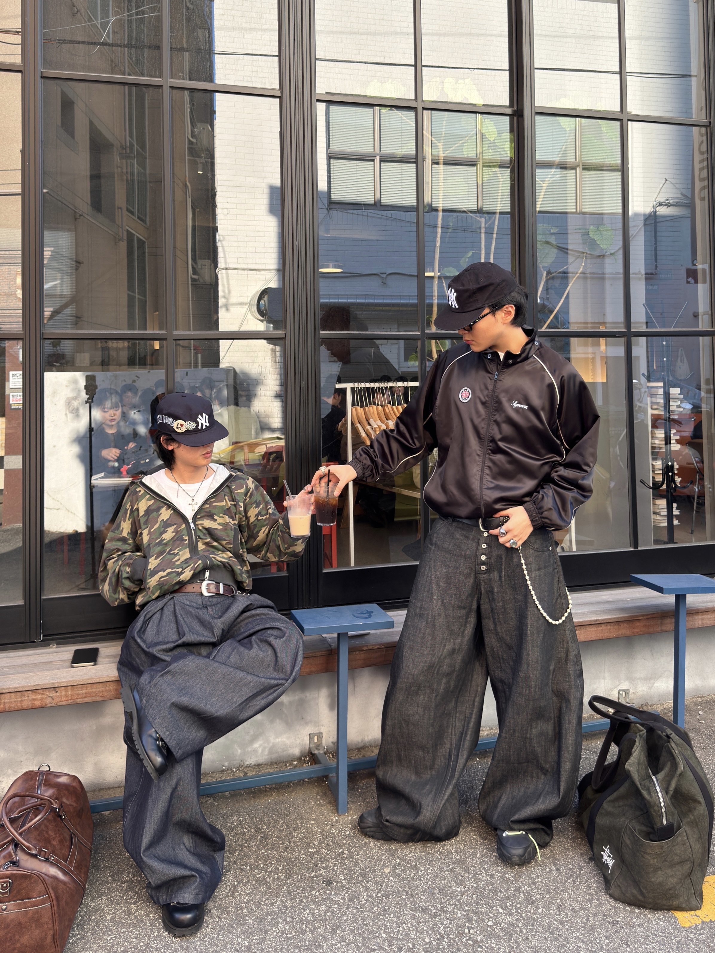 Stussy Canvas Flight Bag Washed Black, Supreme Satin Hooded Track Jacket Black - 24SS 착용 스타일 - 2
