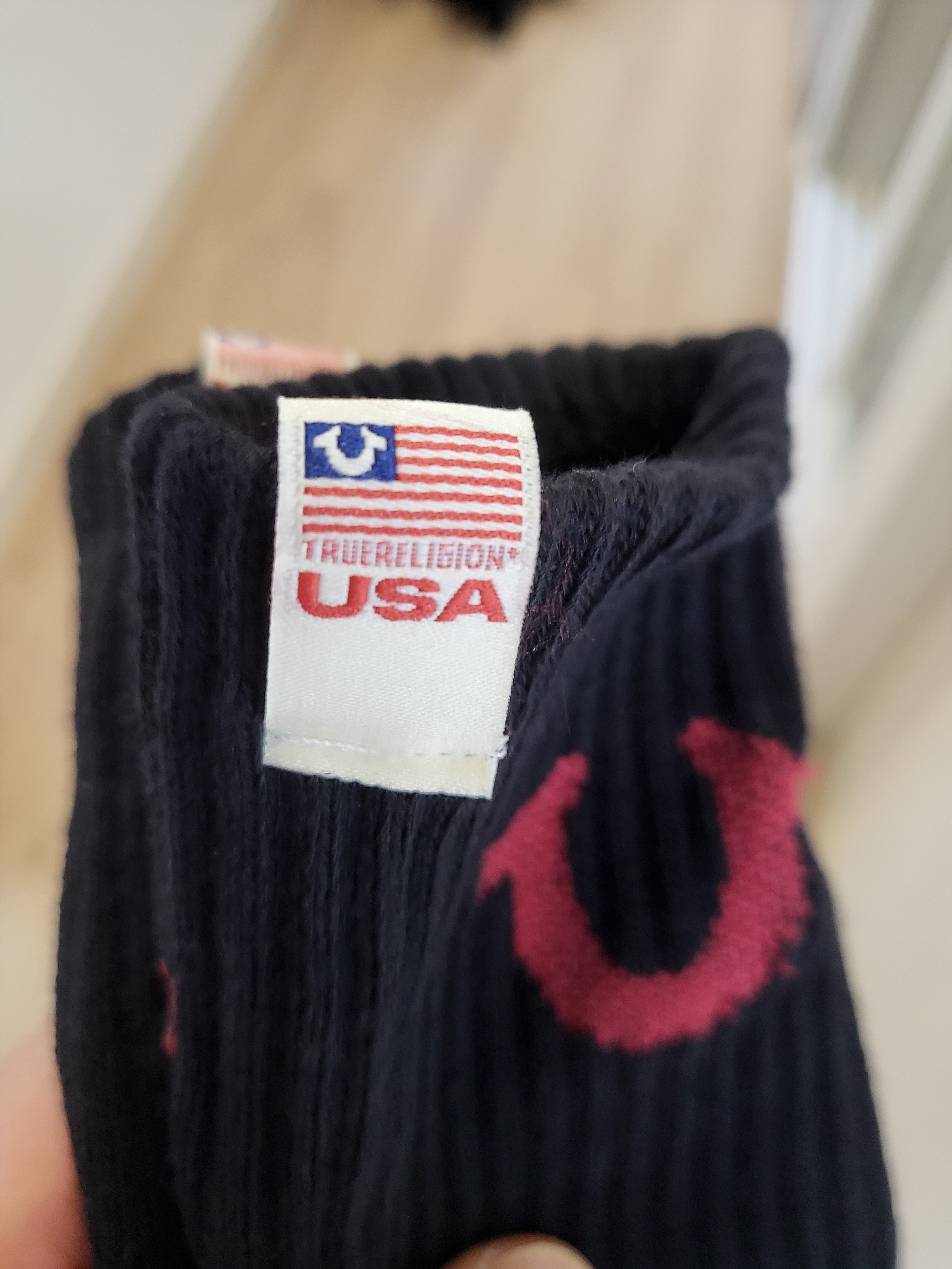 True Religion TR Symbol Socks 1Pcs Black 착용 스타일