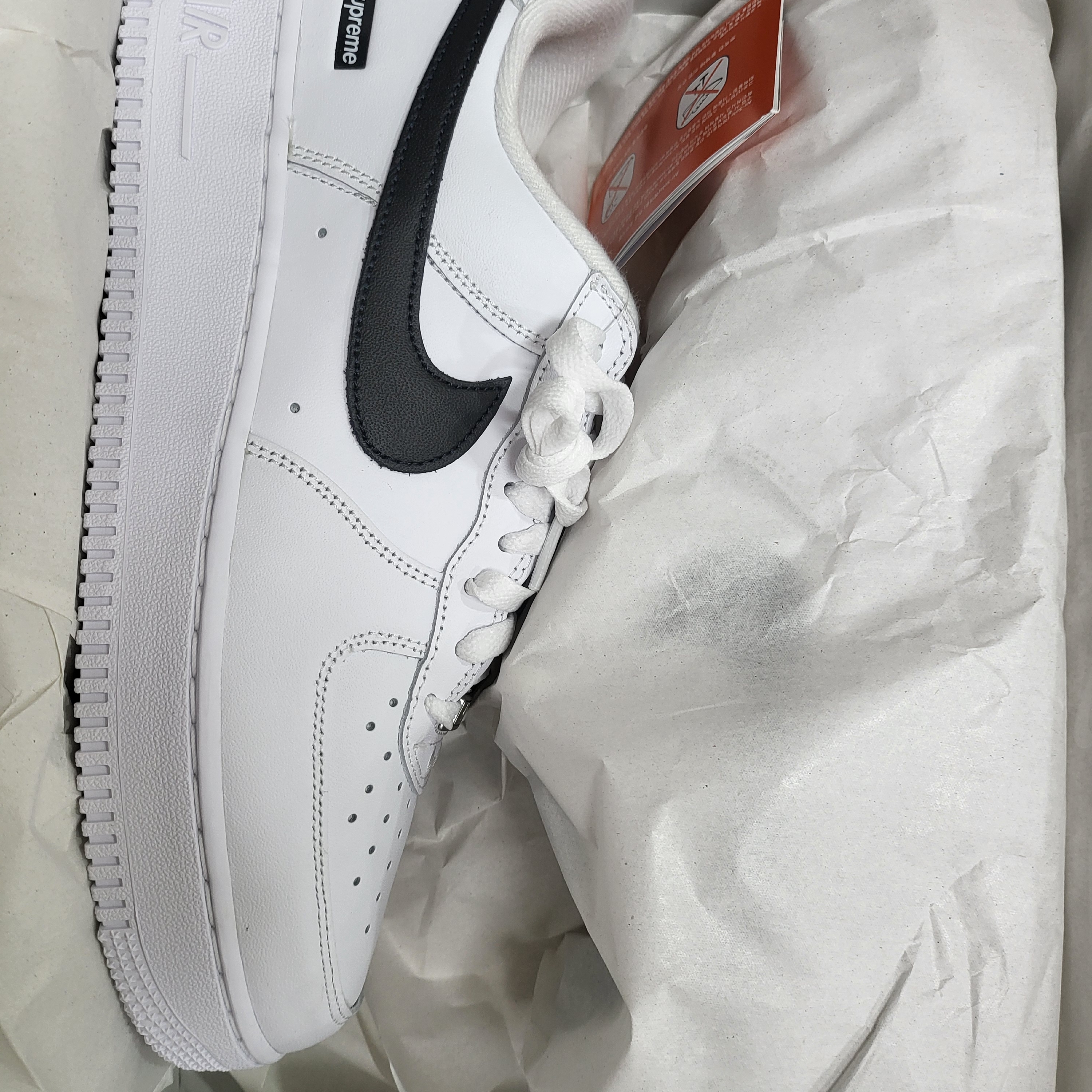 Nike x Supreme Air Force 1 Low White 착용 스타일