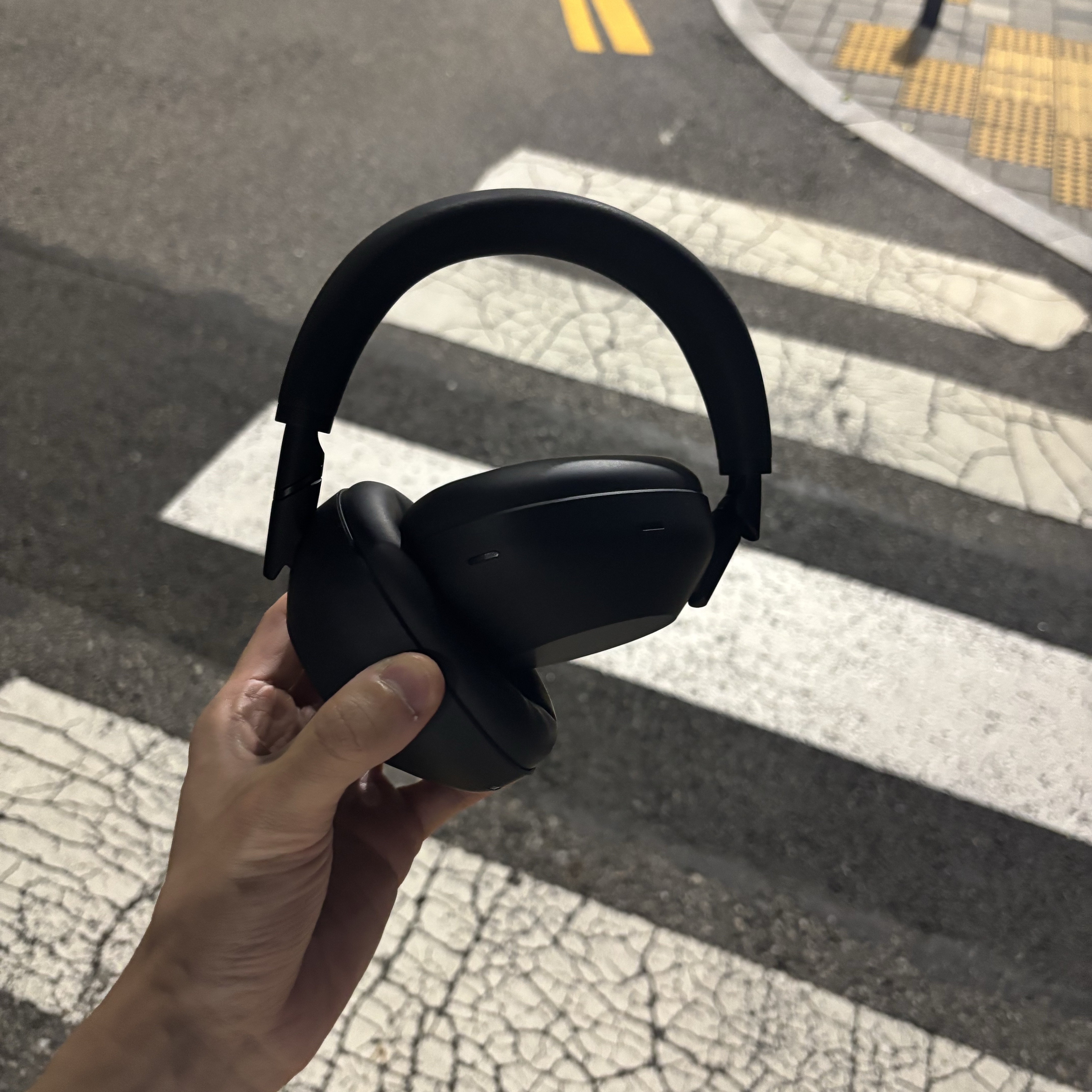 Sony WH-1000XM6 Black (Korean Ver.) 착용 스타일 - 2