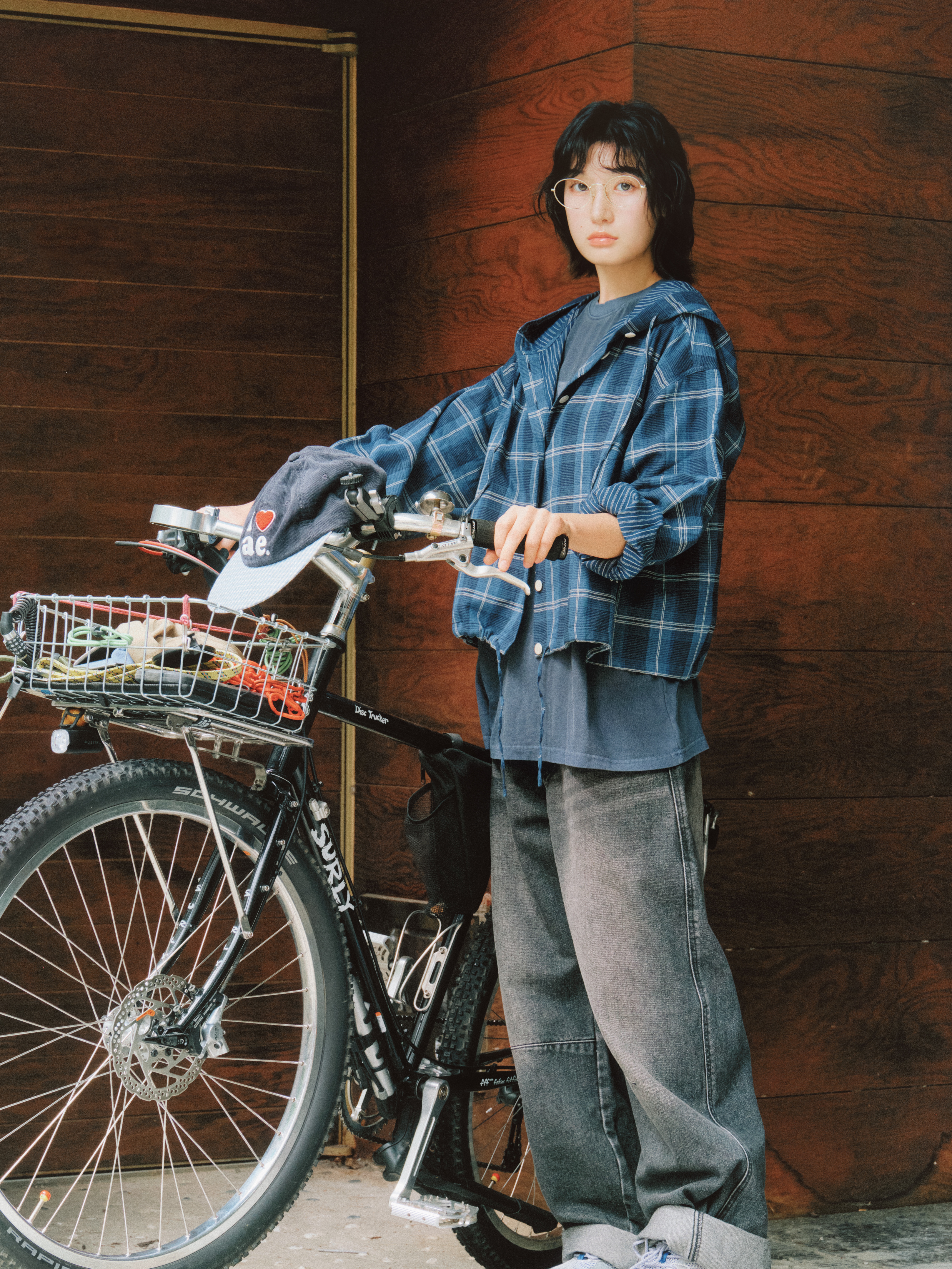 FRITUR Check Hoody Shirt Blue, AEAE Check Ball Cap Navy 착용 스타일 - 1
