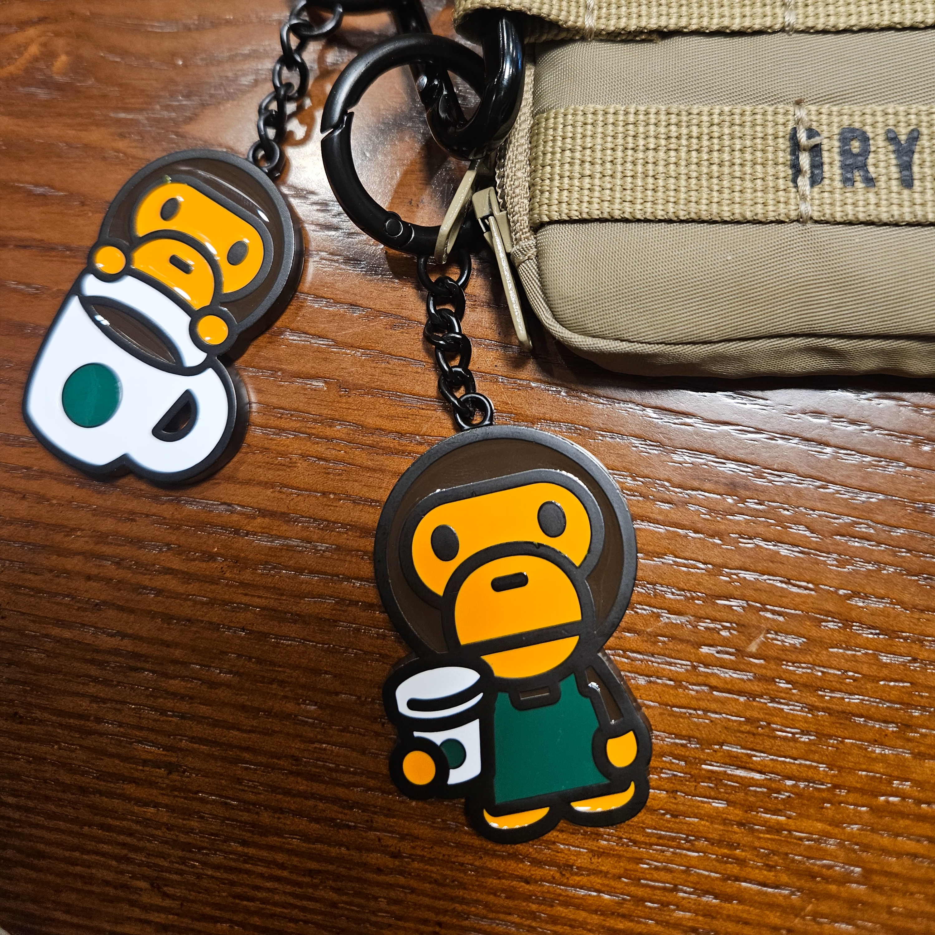 Starbucks x BAPE Baby Milo Keychain, Starbucks x BAPE Baby Milo Keychain 착용 스타일