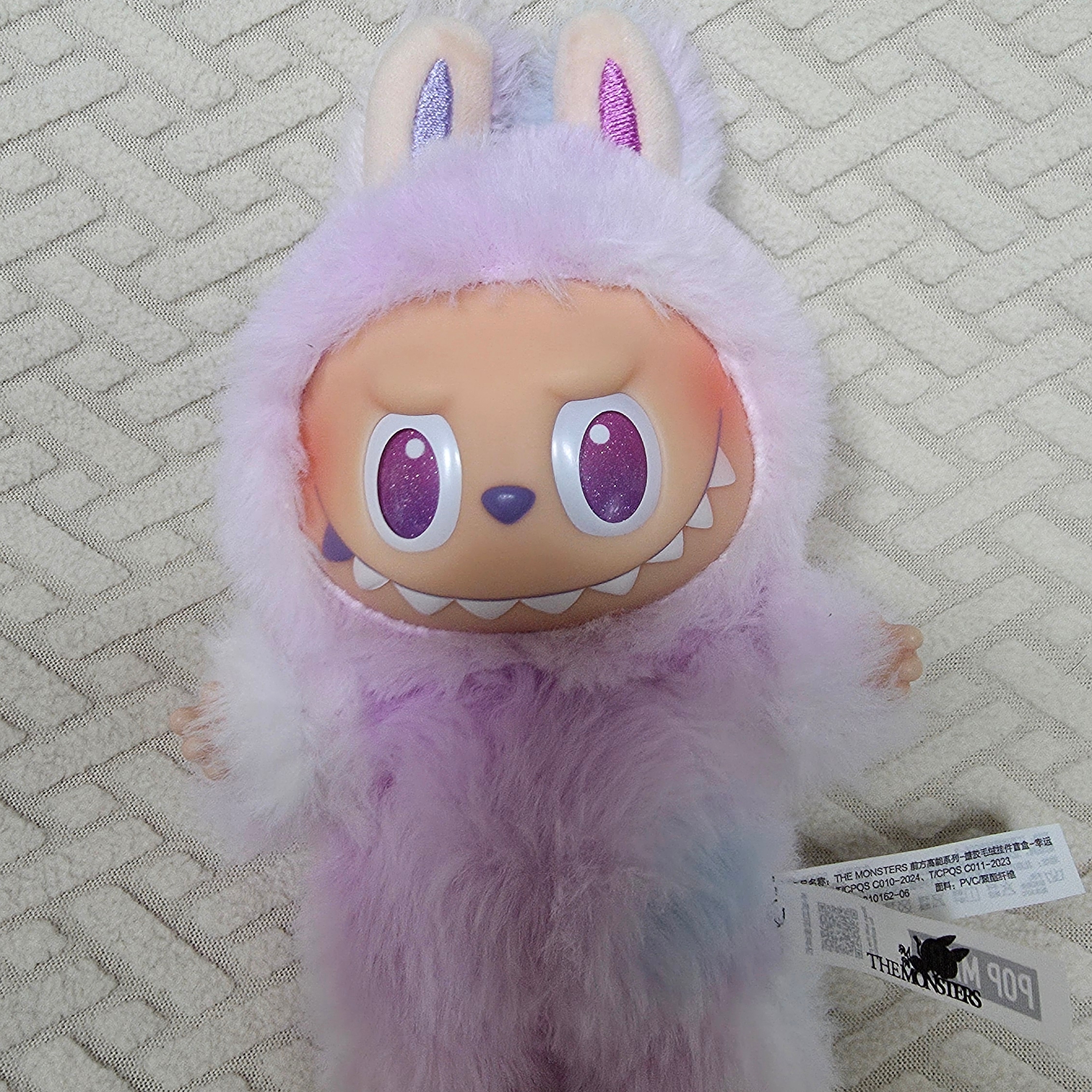 Pop Mart Labubu The Monsters Highlight Series Luck Keyring (Opened Case) 착용 스타일