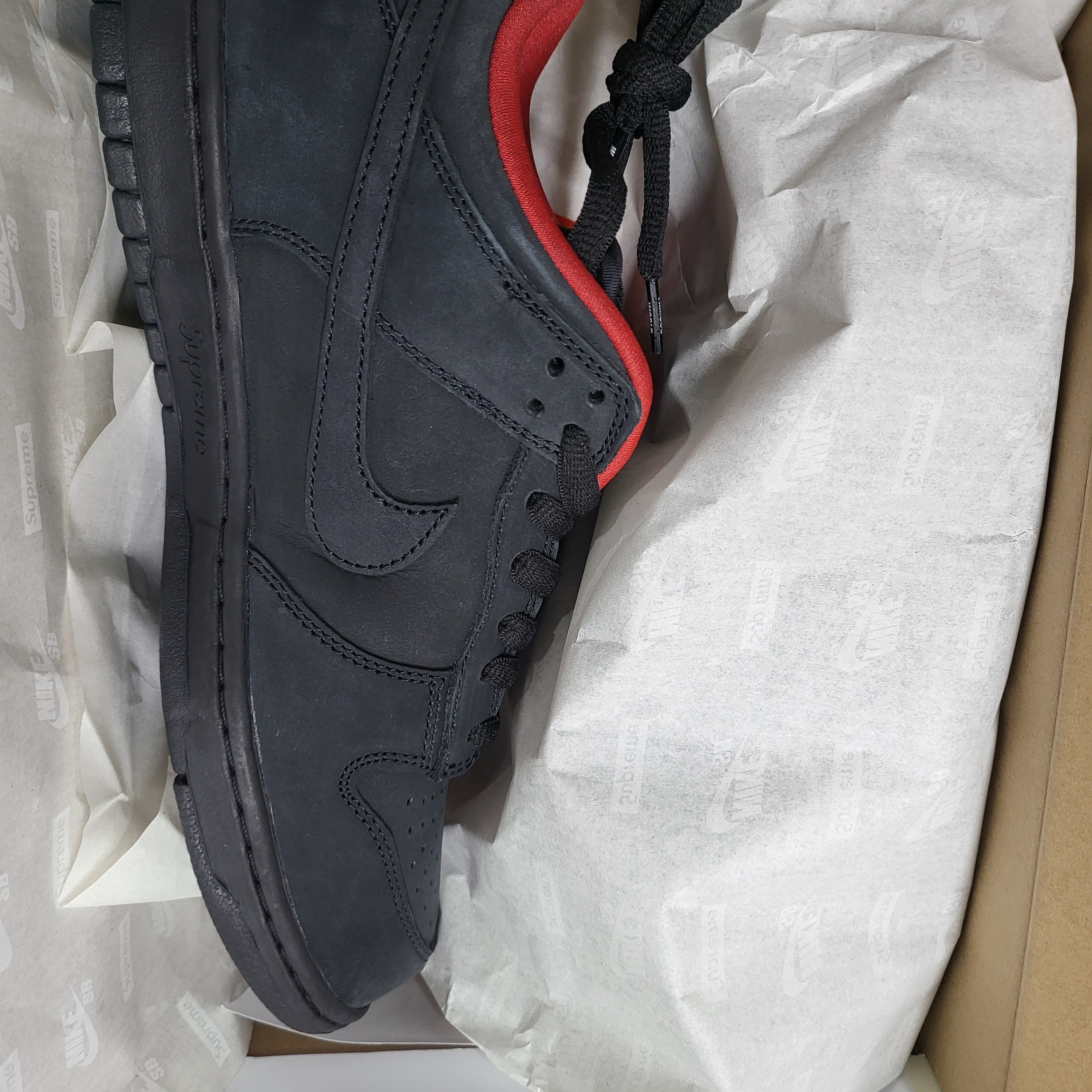 Nike x Supreme SB Dunk Low Black 착용 스타일