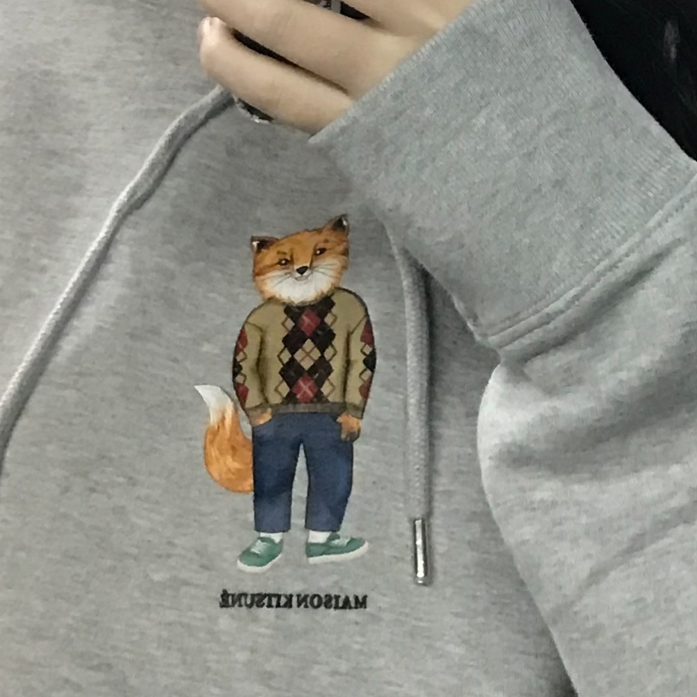 Maison Kitsune Dressed Fox Regular Hoodie Light Grey Melange 착용 스타일