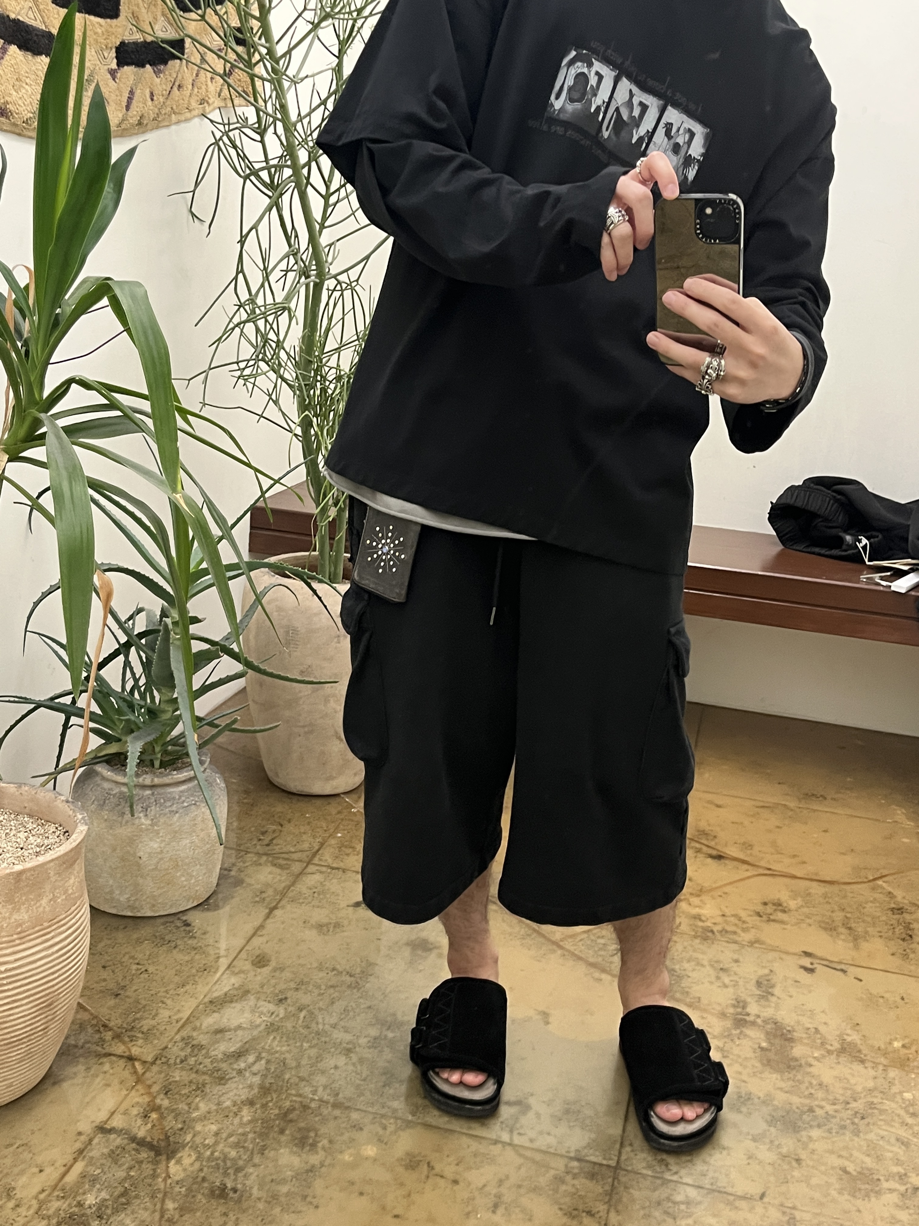 [기간한정 20%쿠폰] Polyteru Human Index index 1/2 Cargo Pants Black, [프리오더] Polyteru Jumbo Slippers Black 착용 스타일