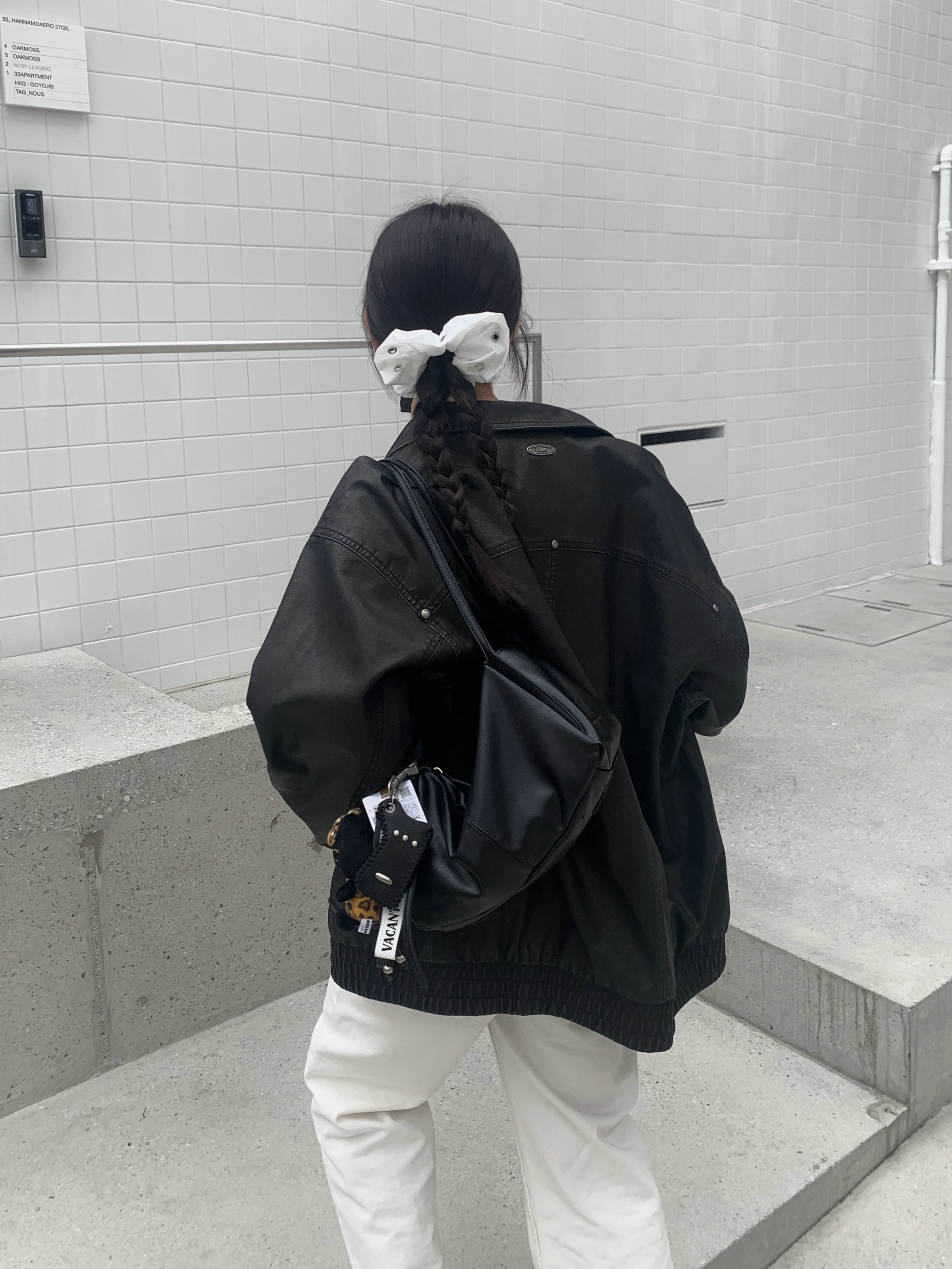 [KREAM 단독] Vacant Archive Eyelet Scrunchie White, [KREAM 단독] Vacant Archive Eyelet Scrunchie Black 착용 스타일 - 8