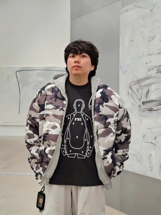 Project G/R Reversible Hooded Puffer Jacket Grey 착용 스타일