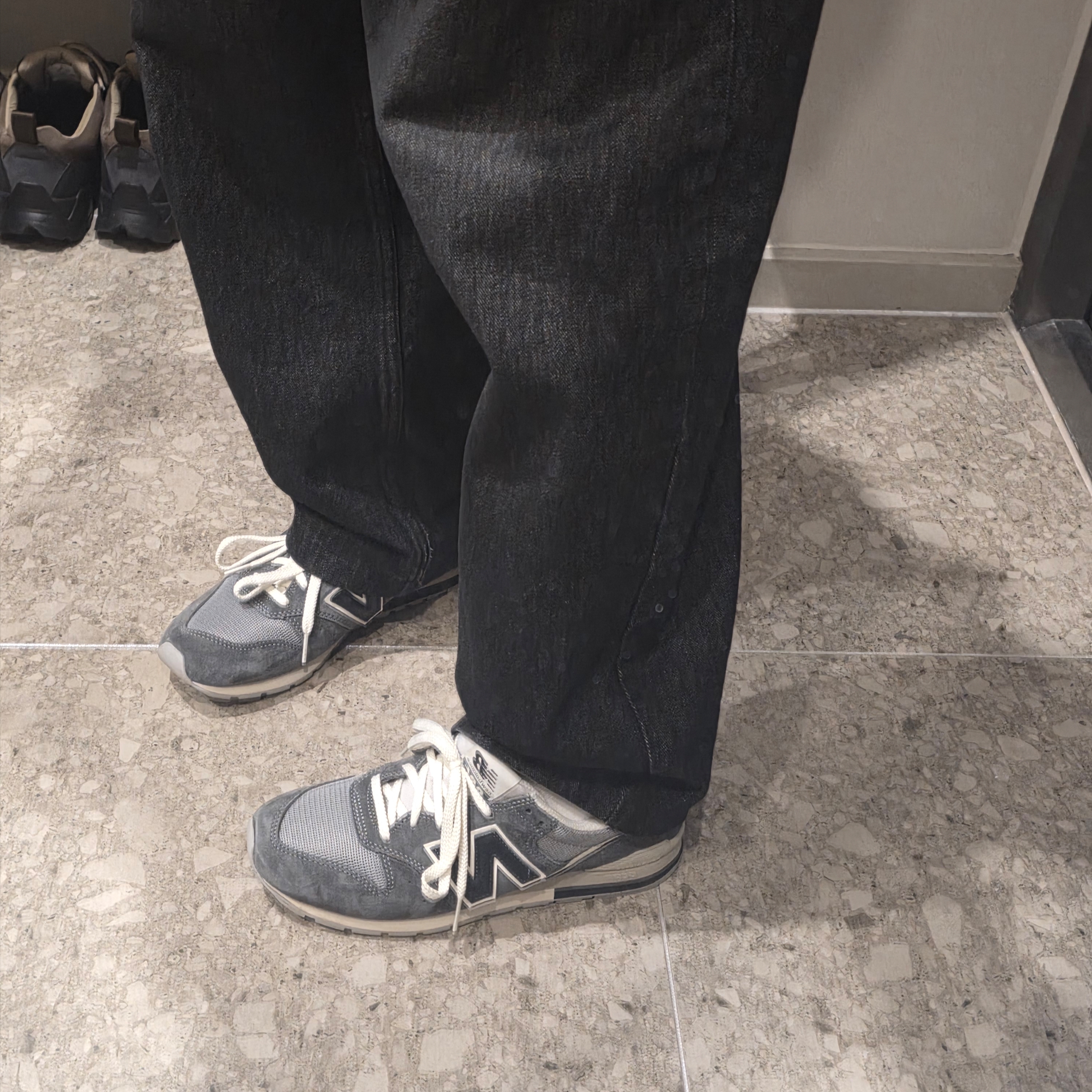 New Balance 996 Castlerock Shadow Grey 착용 스타일